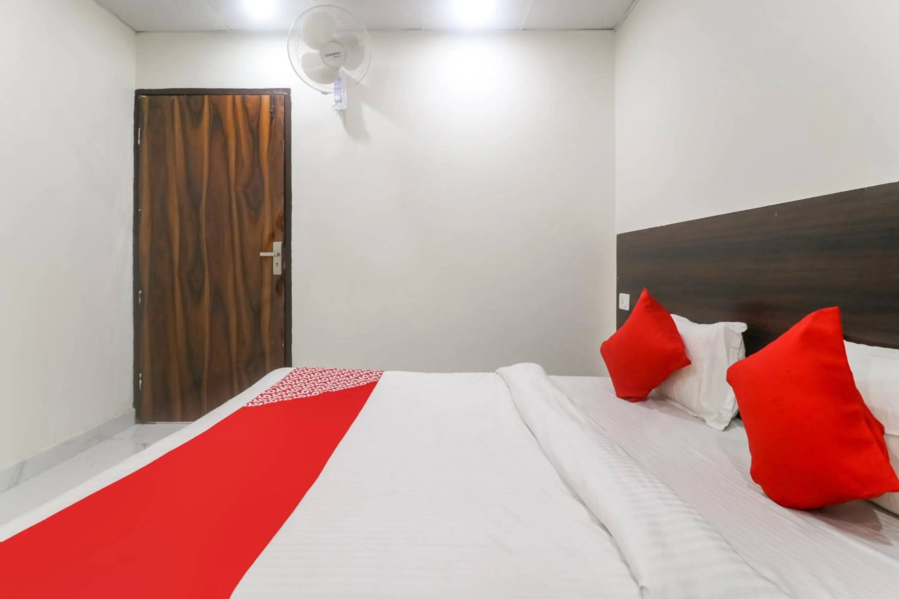 Bedroom, Bed in Hotel O The Galaxyy