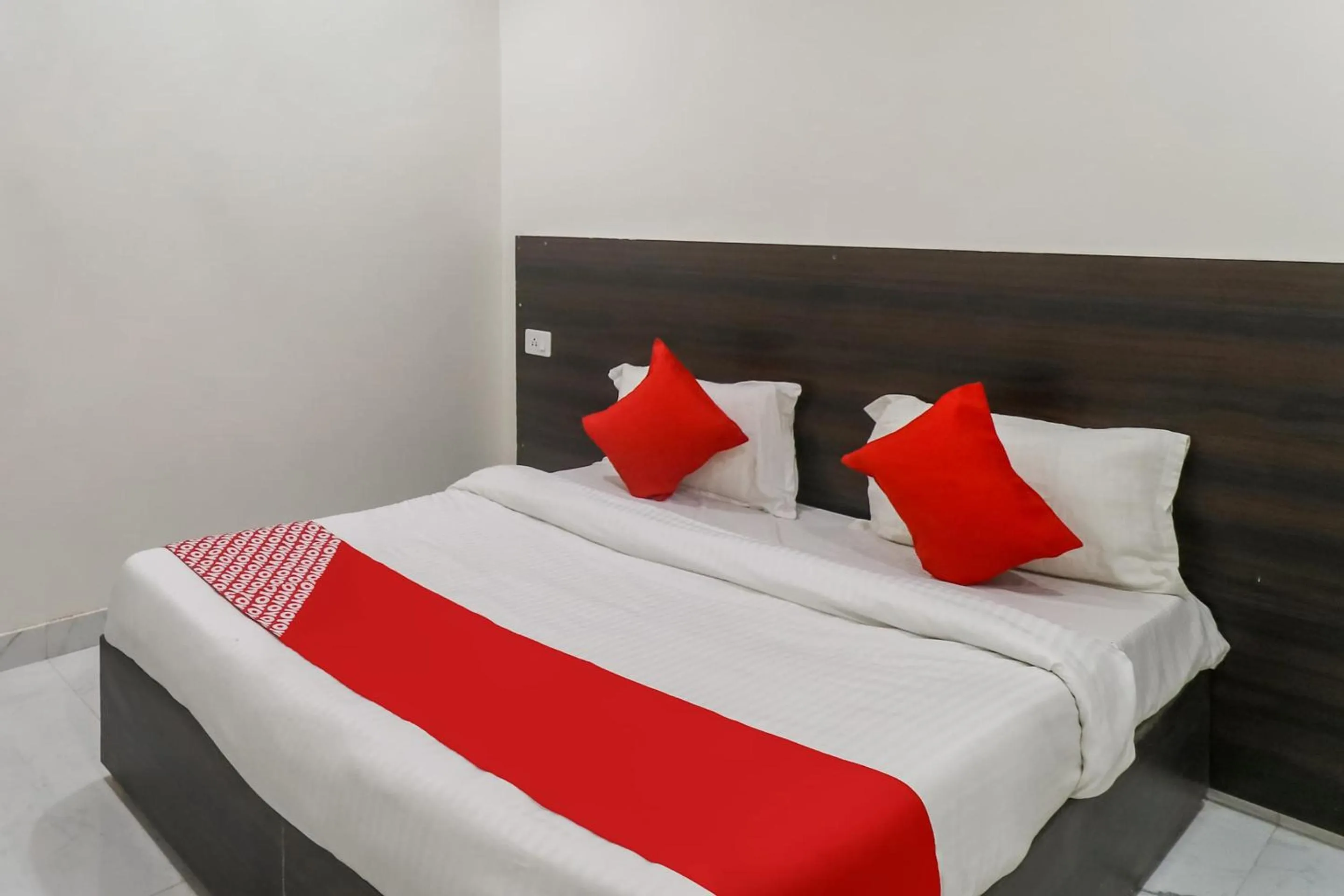 Facade/entrance, Bed in Hotel O Galaxy