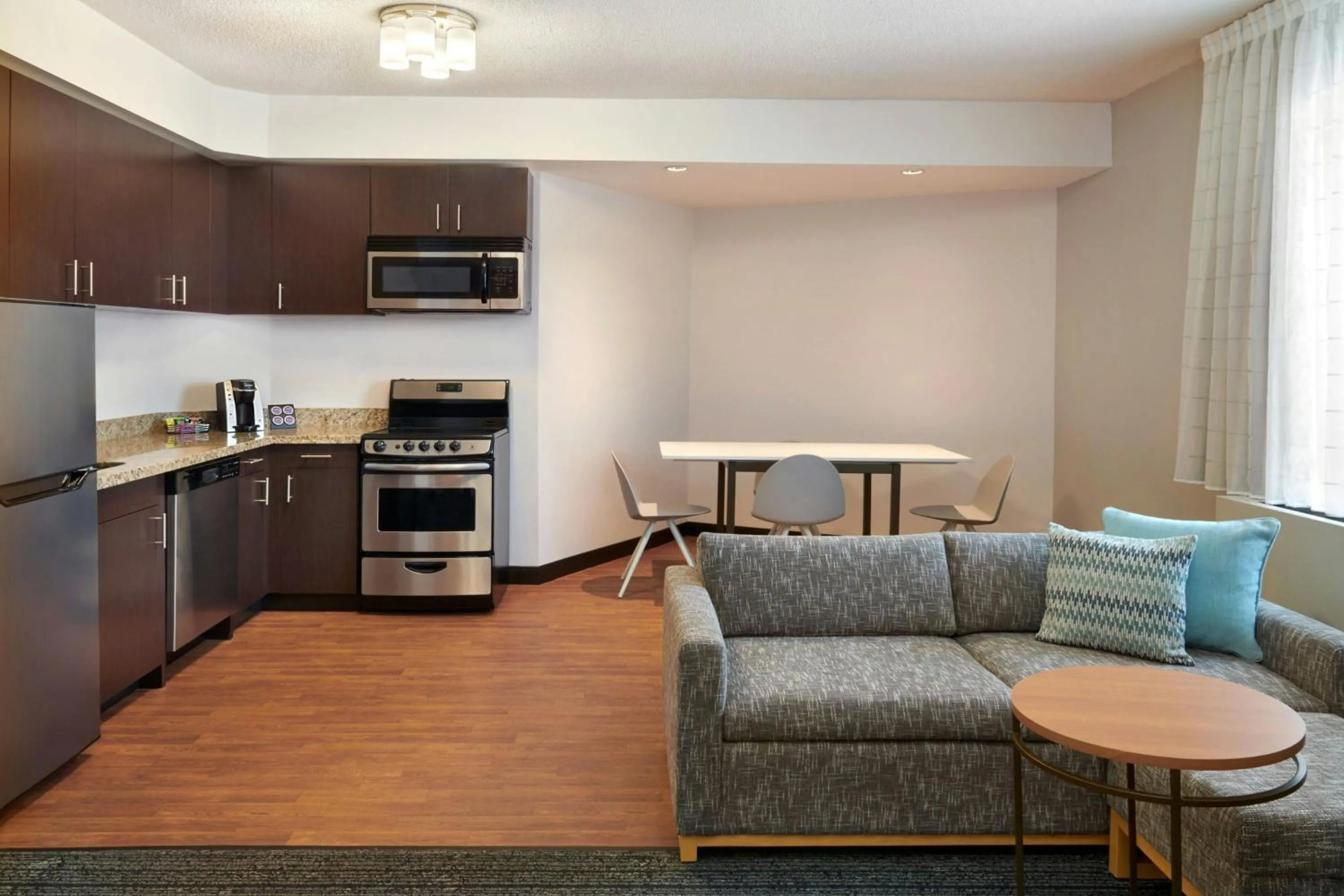 Kitchen or kitchenette in TownePlace Suites by Marriott London