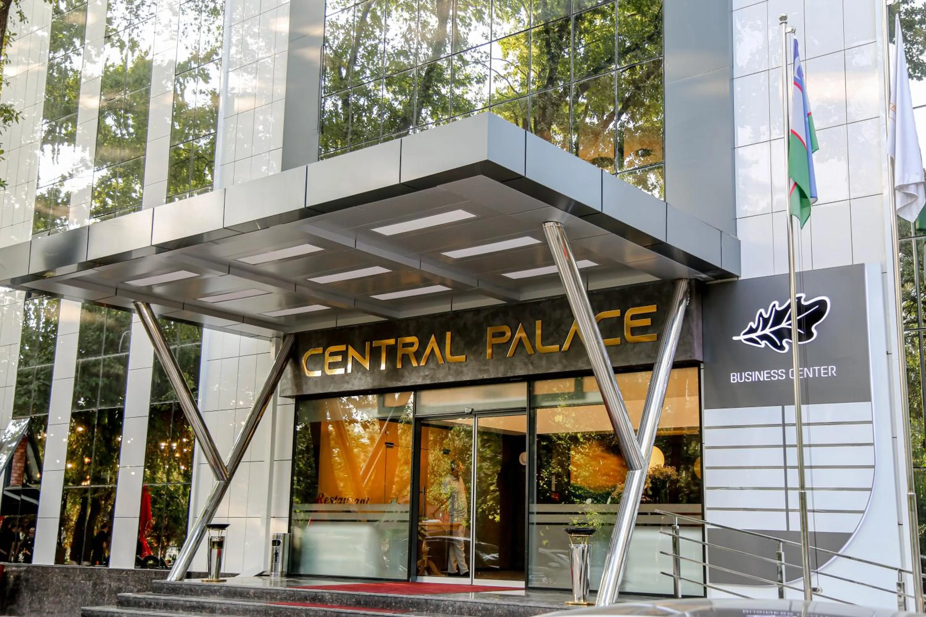 Facade/entrance in Central Palace Halal Hotel