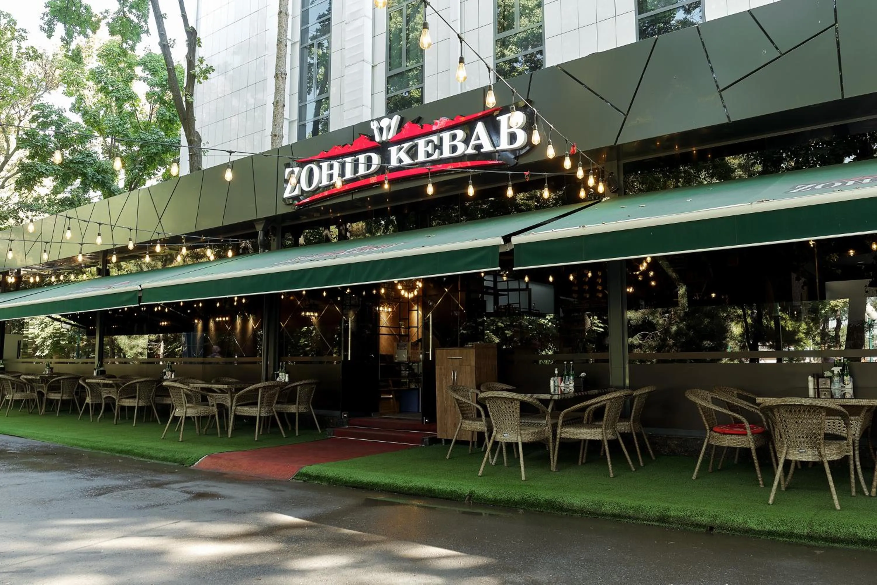 Restaurant/places to eat in Central Palace Halal Hotel