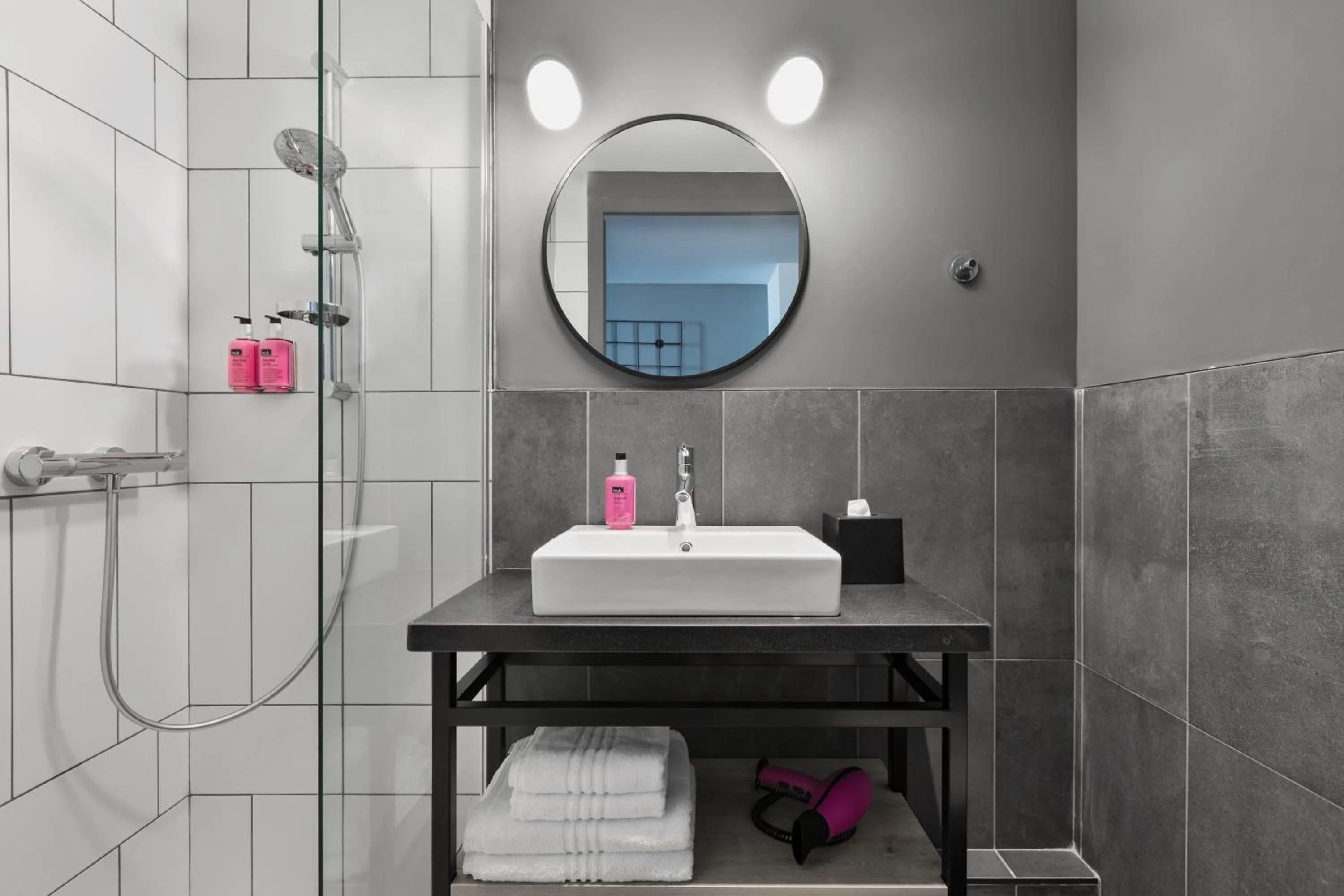 Bathroom in Moxy La Ciotat