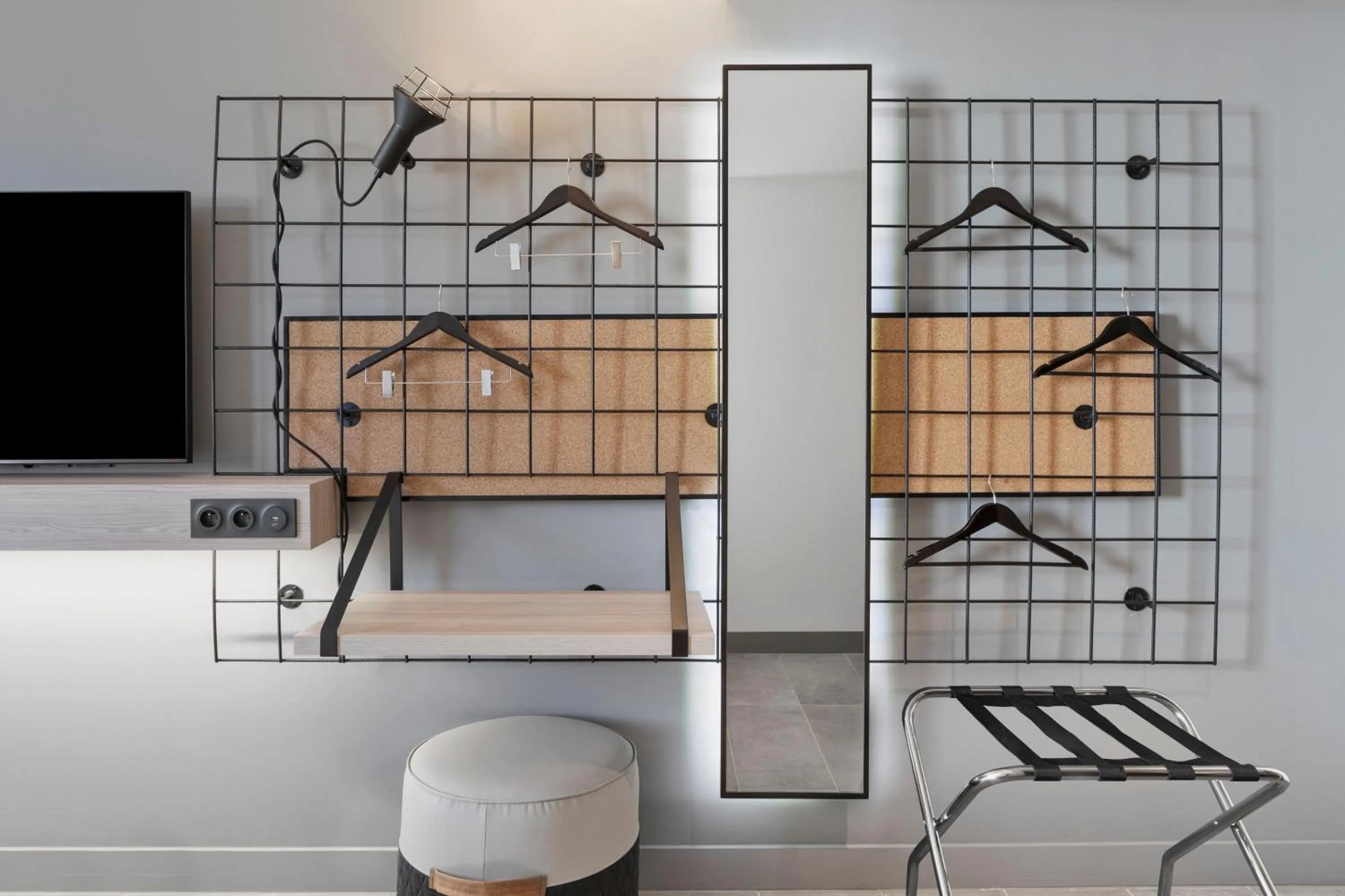 Photo of the whole room in Moxy La Ciotat