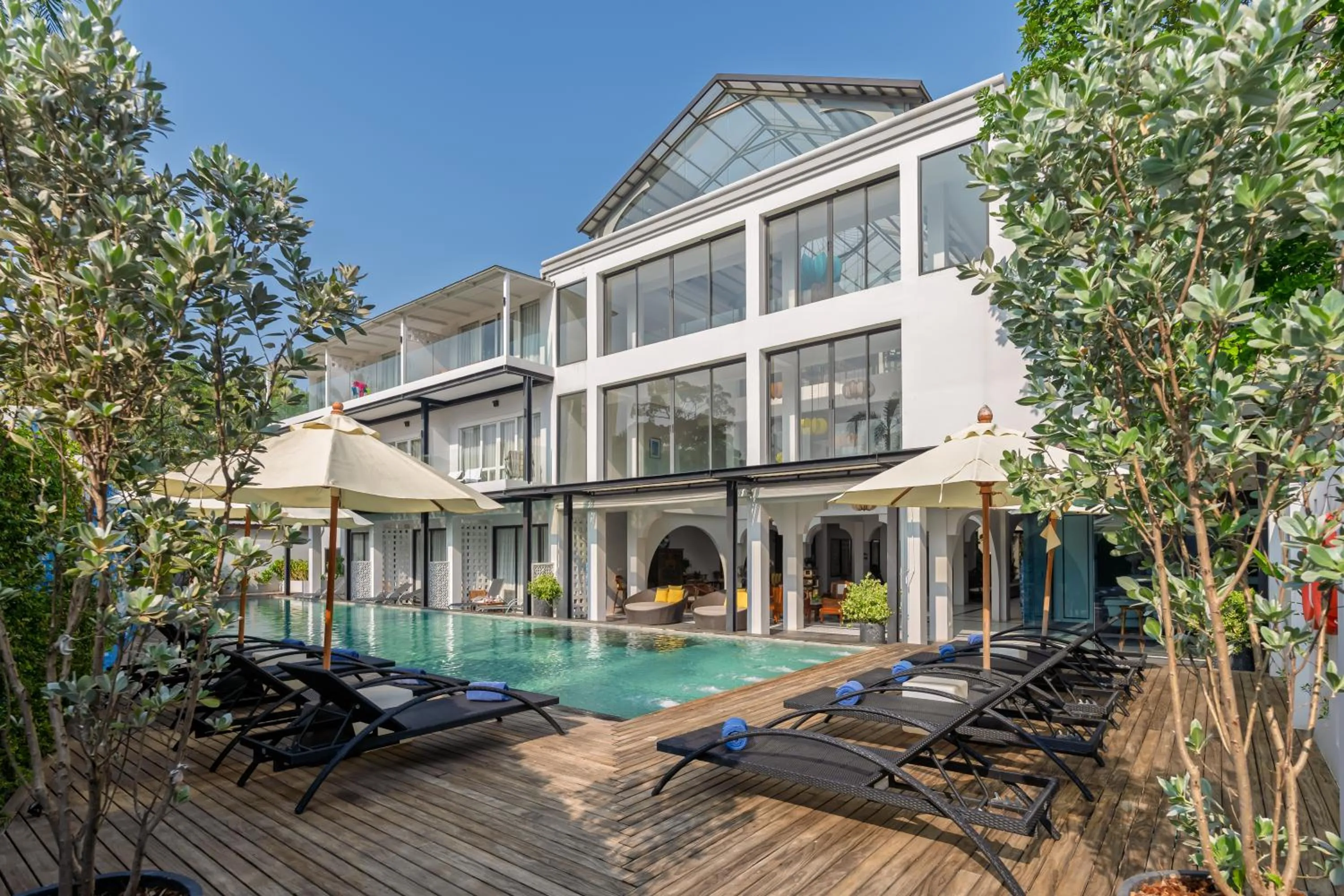 Property building in Anona Beachfront Phuket Resort-SHA EXTRA PLUS