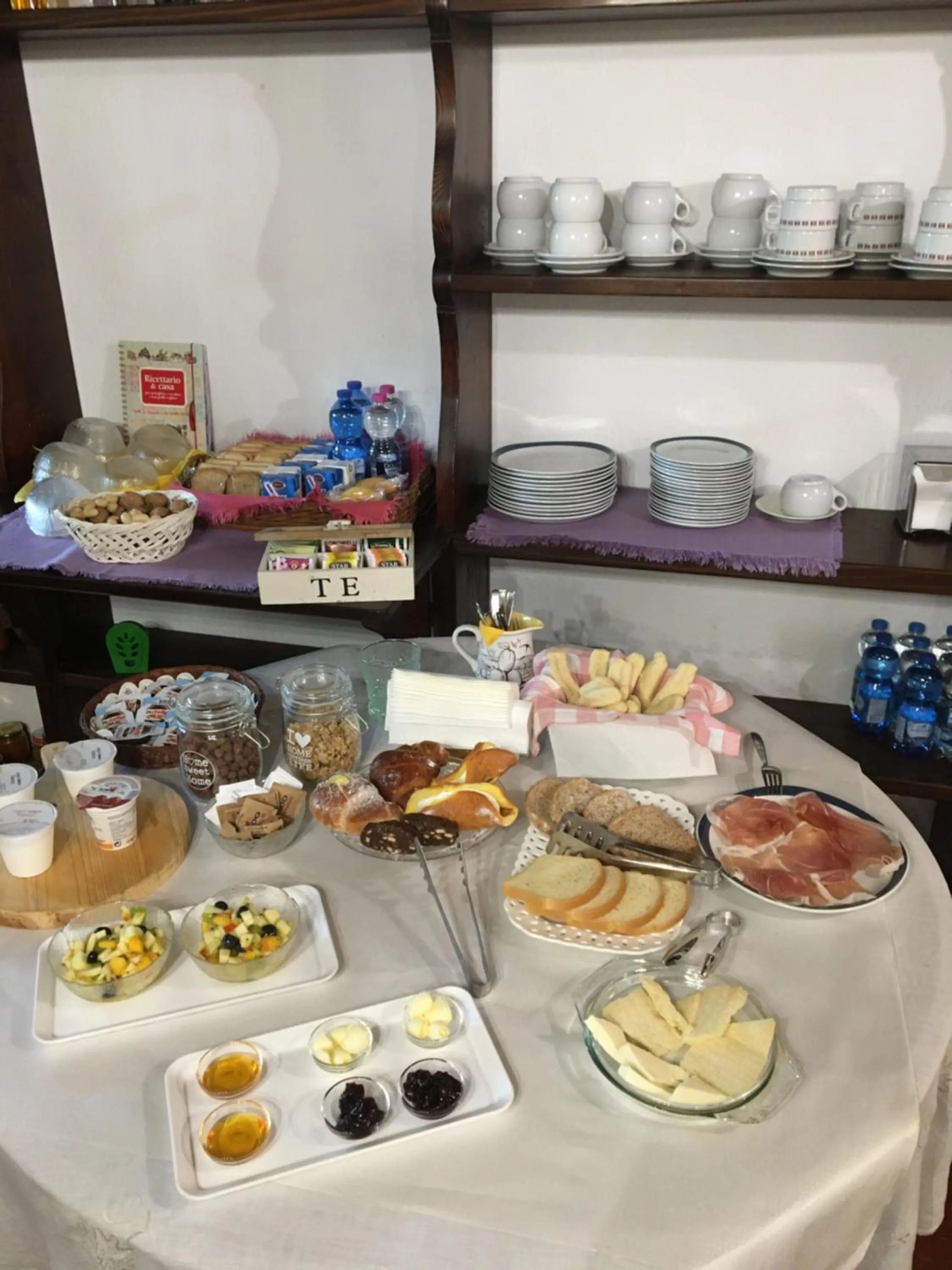 Breakfast in Villa Lioy-Faresin