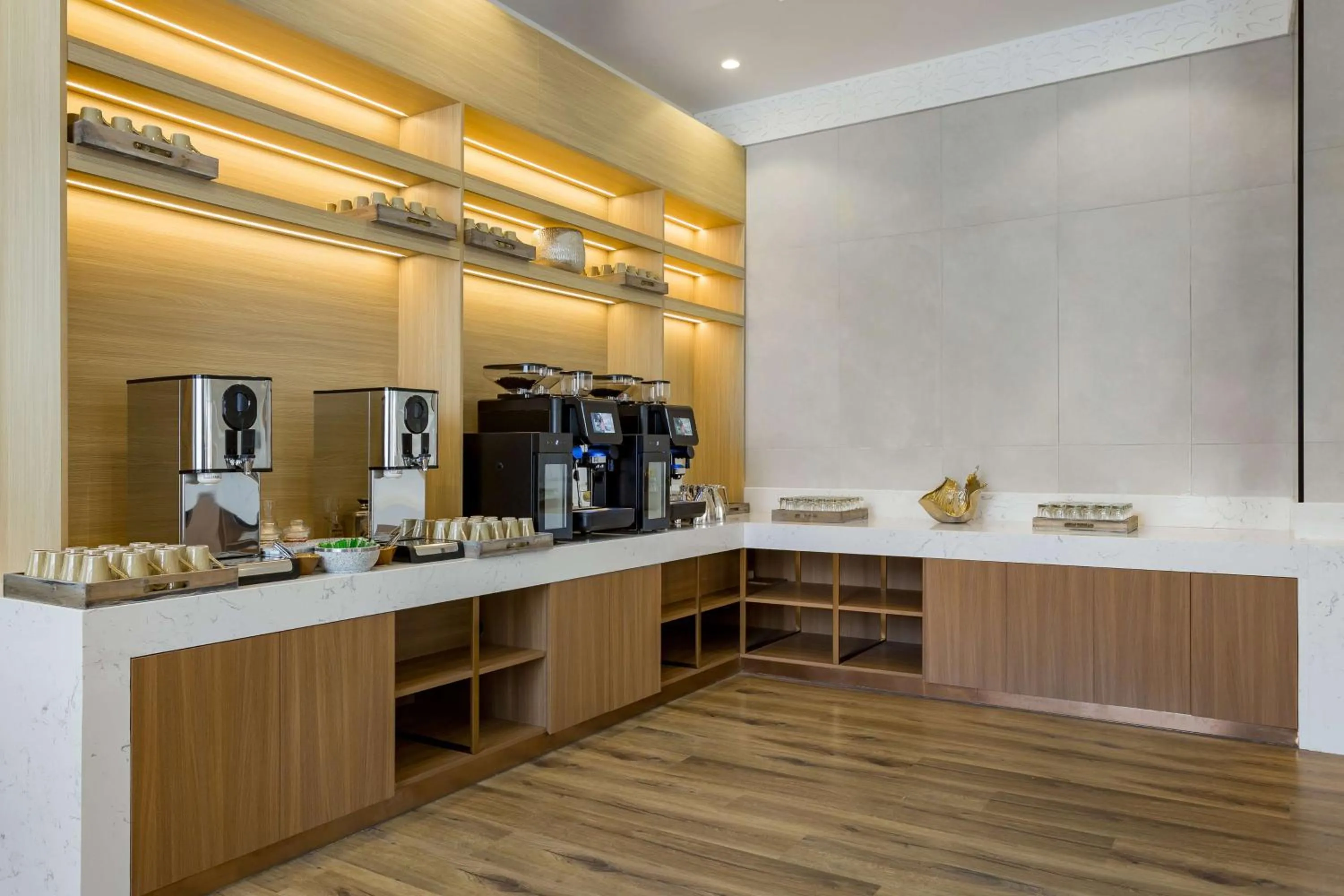 Restaurant/places to eat in Radisson Hotel Riyadh Airport