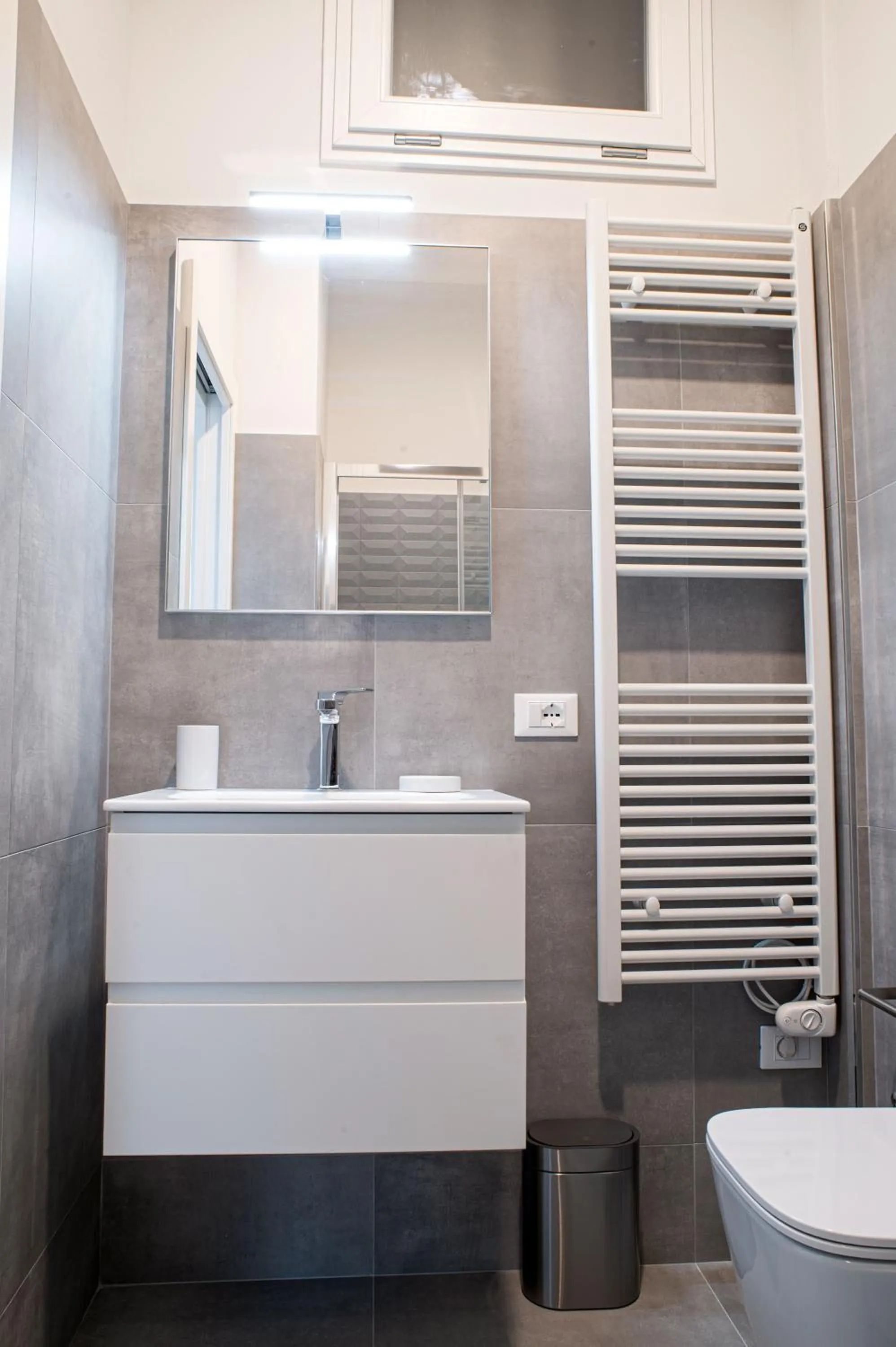 Bathroom in Marconi 442