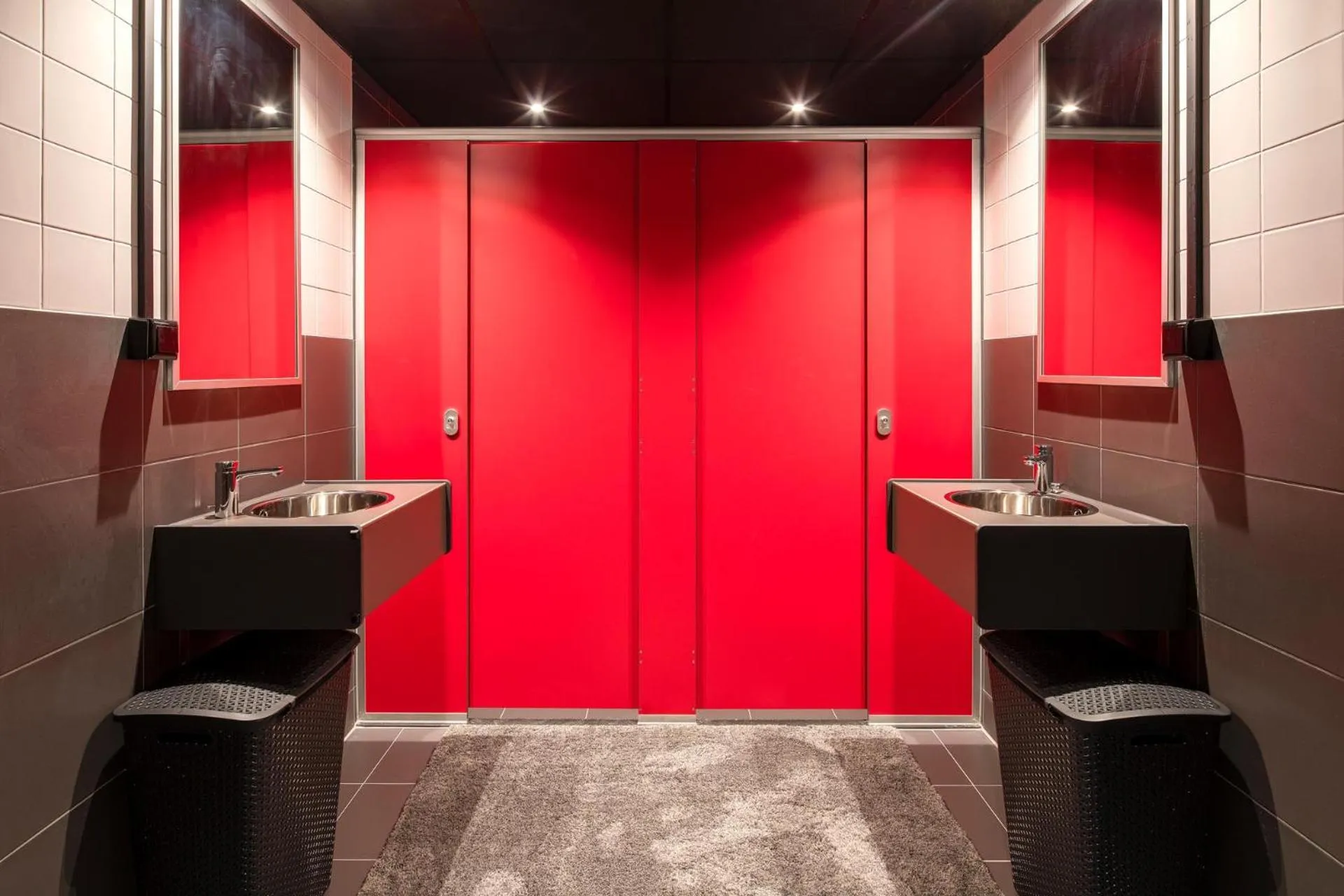 Shower in City Trip Hostels Amsterdam-Purmerend