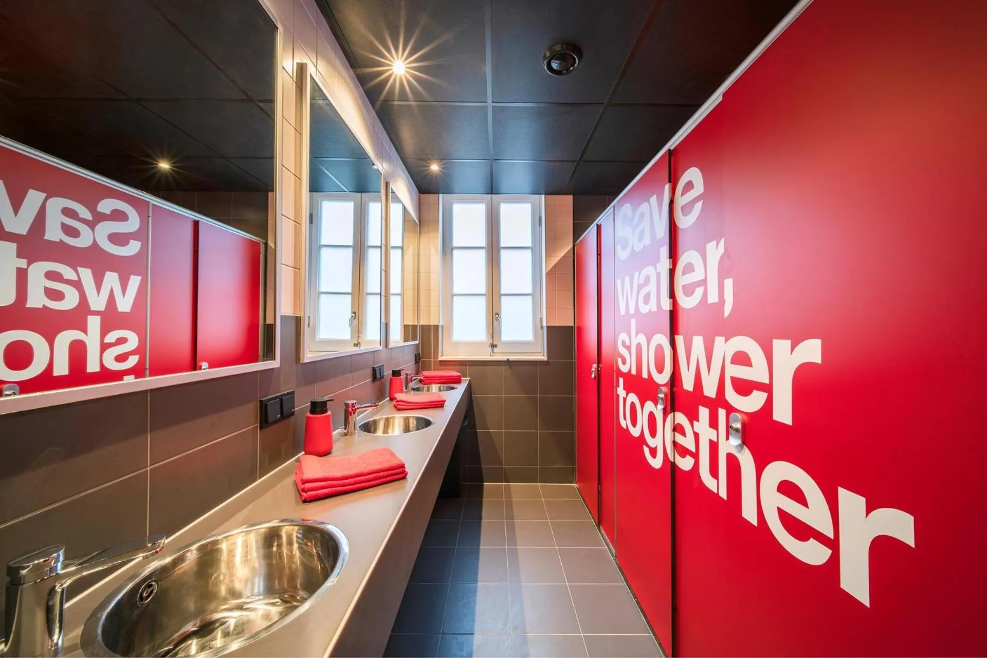 Shower in City Trip Hostels Amsterdam-Purmerend