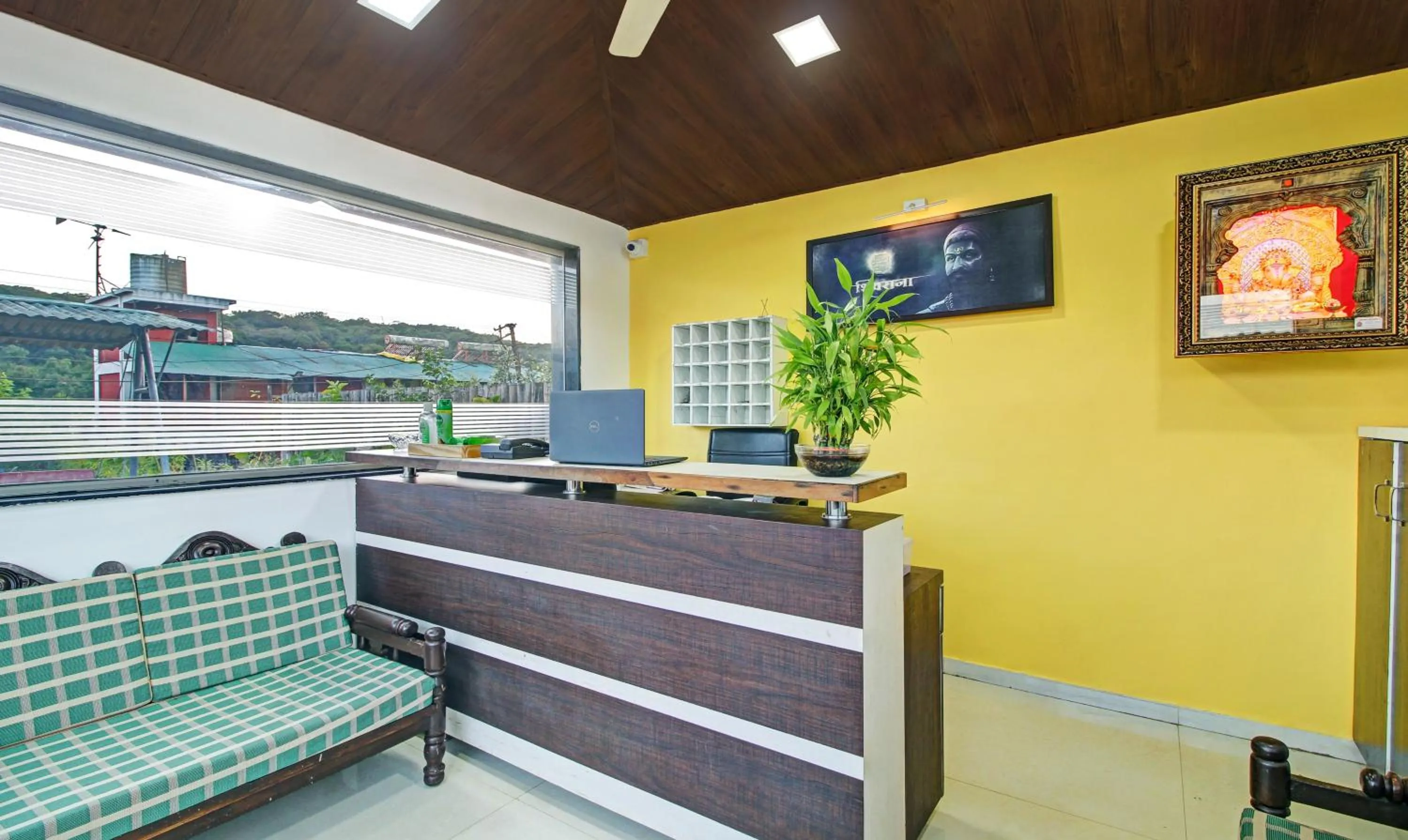 Lobby or reception in Treebo La Paradise