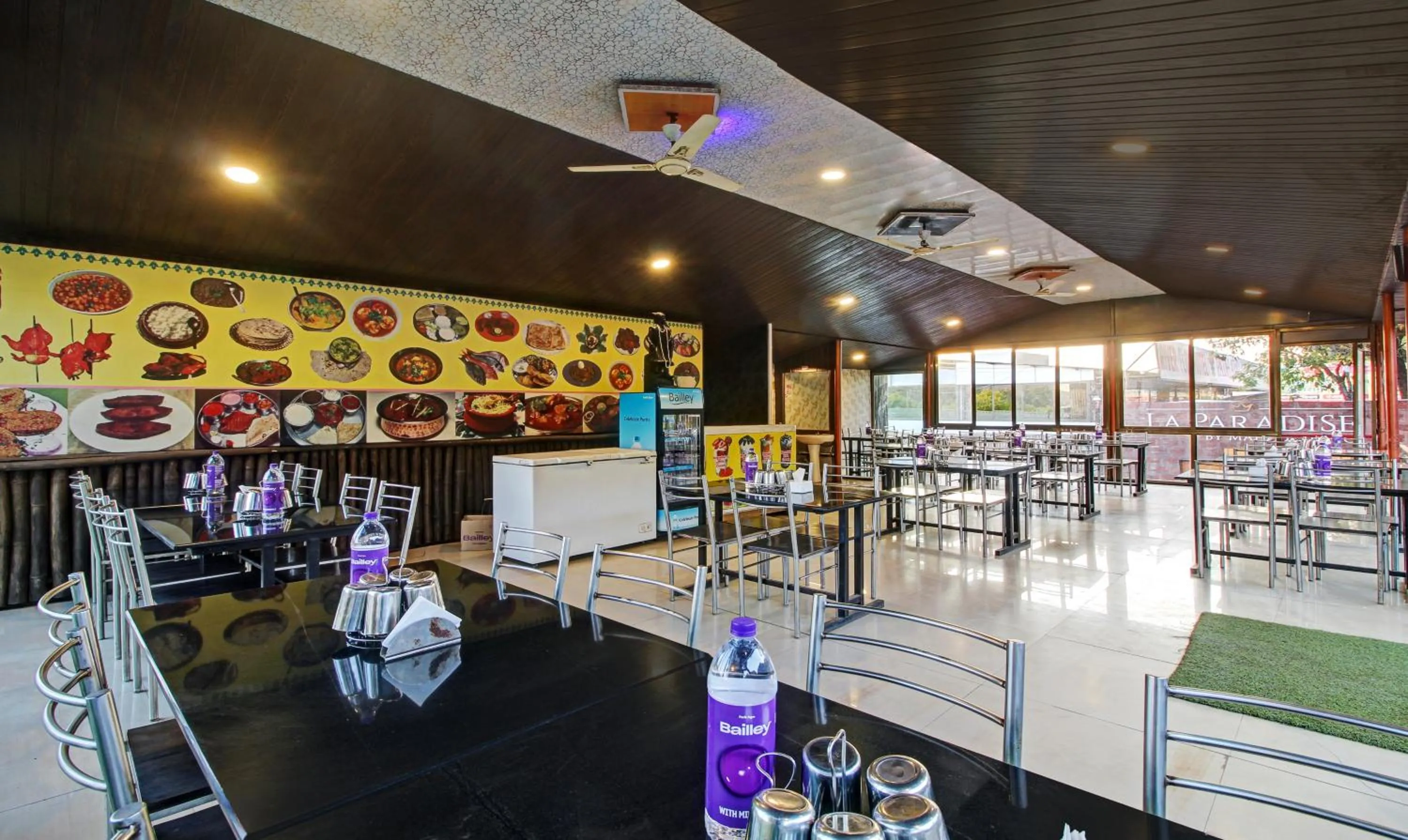 Restaurant/places to eat in Treebo La Paradise