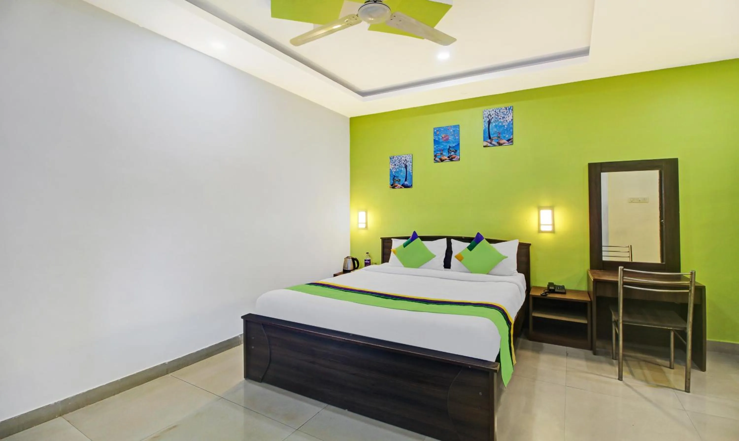 Bedroom, Bed in Treebo La Paradise