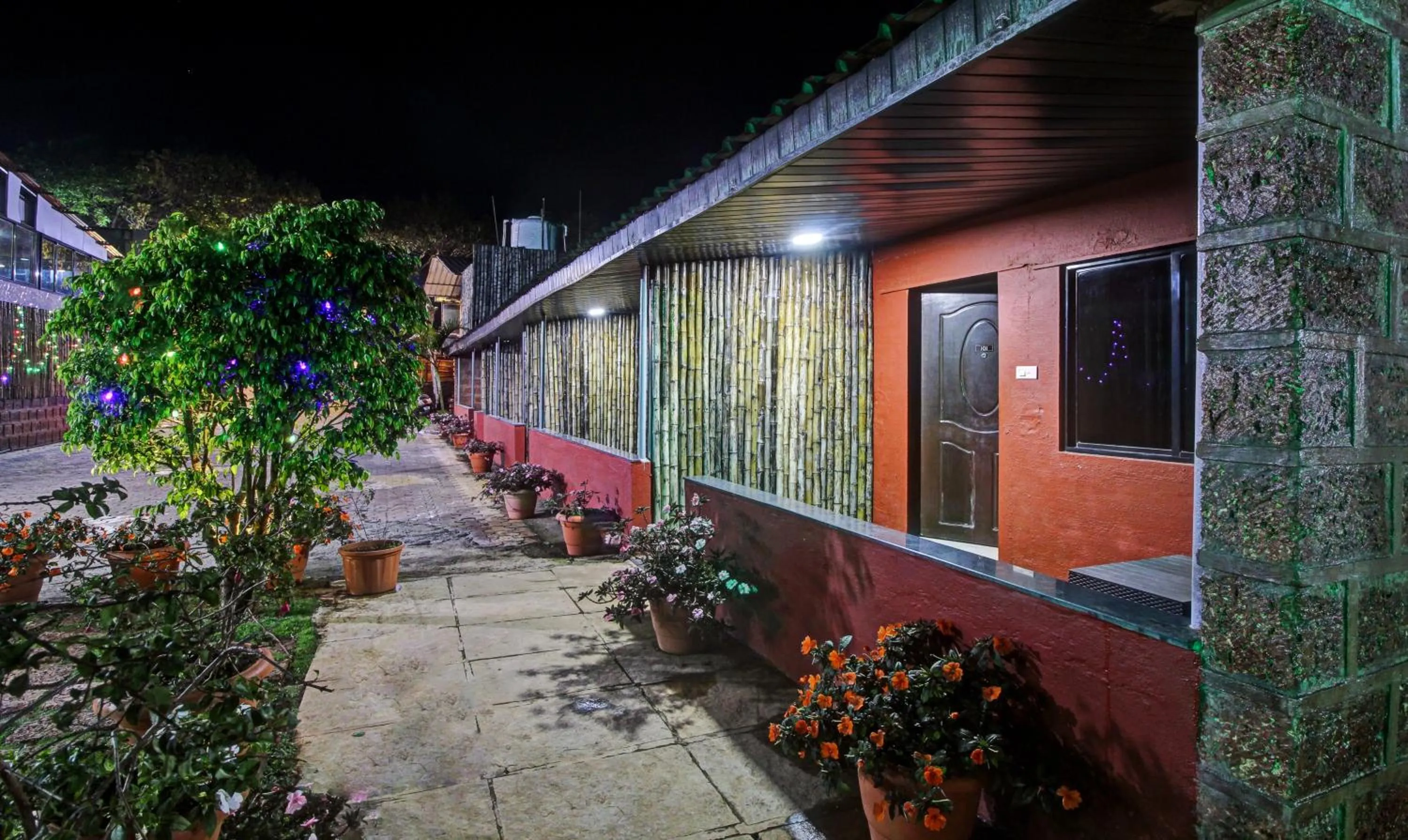 Property building in Treebo La Paradise