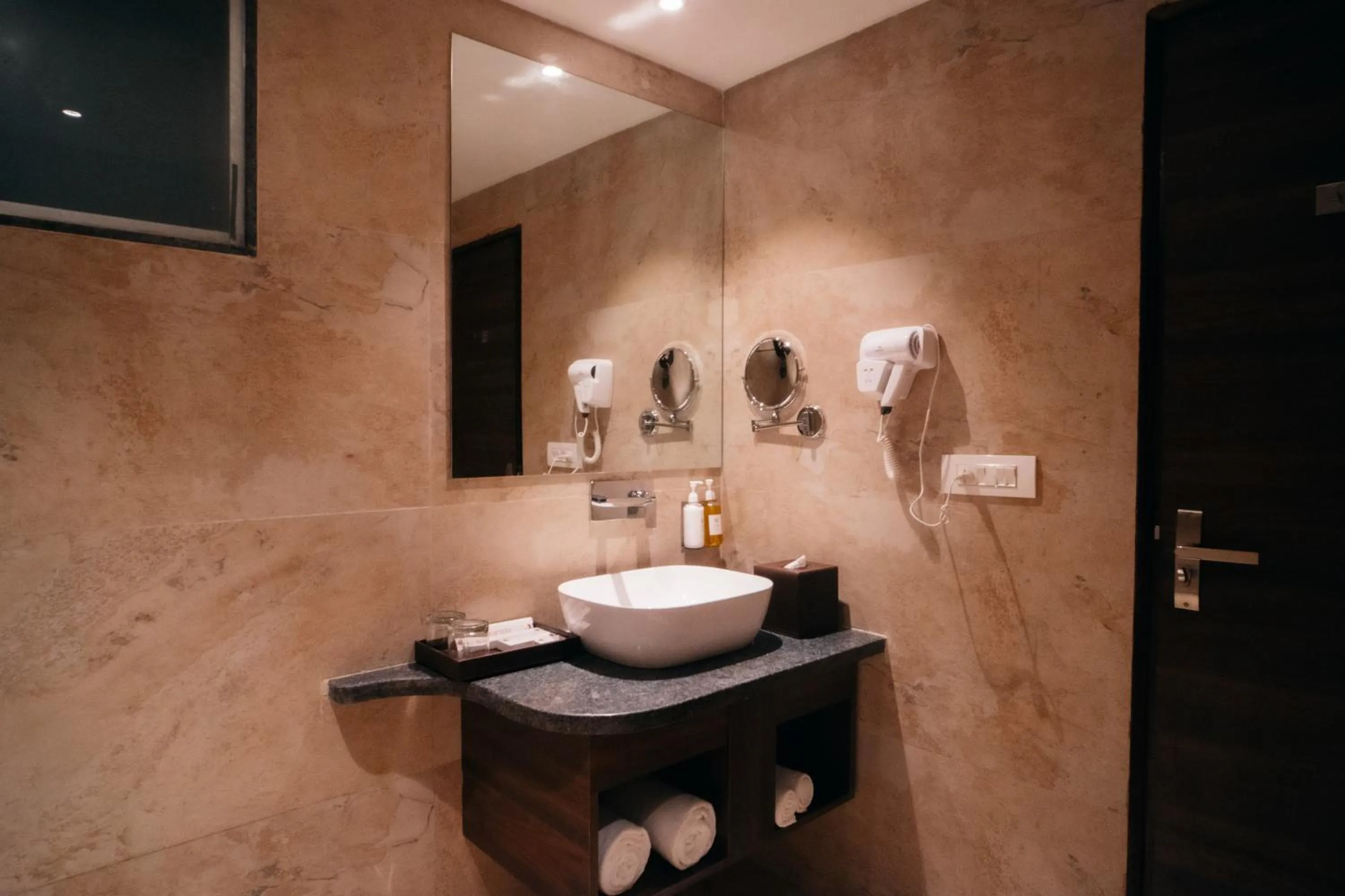 Bathroom in Playotel Premier Vijay Nagar