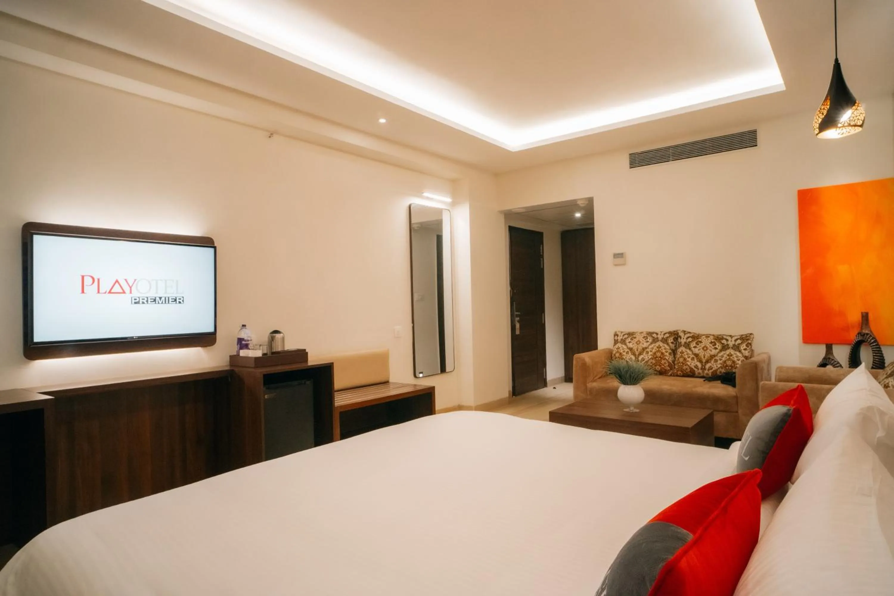 Photo of the whole room, Bed in Playotel Premier Vijay Nagar