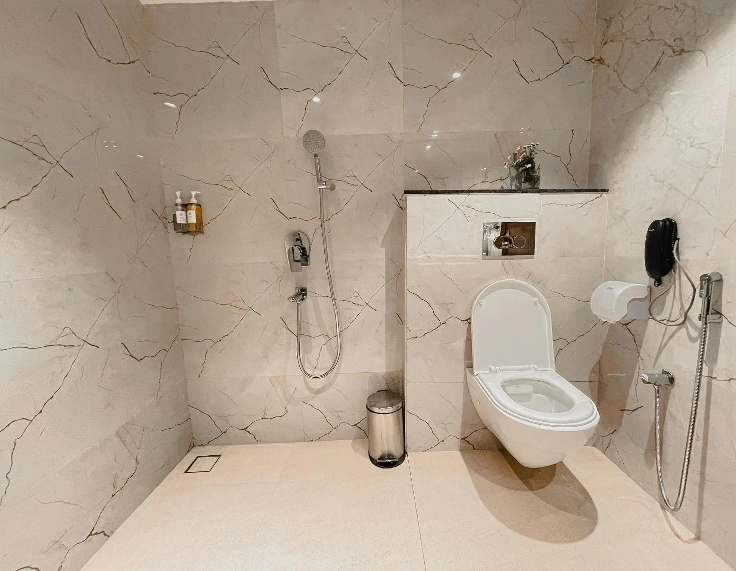 Shower in Playotel Premier Vijay Nagar