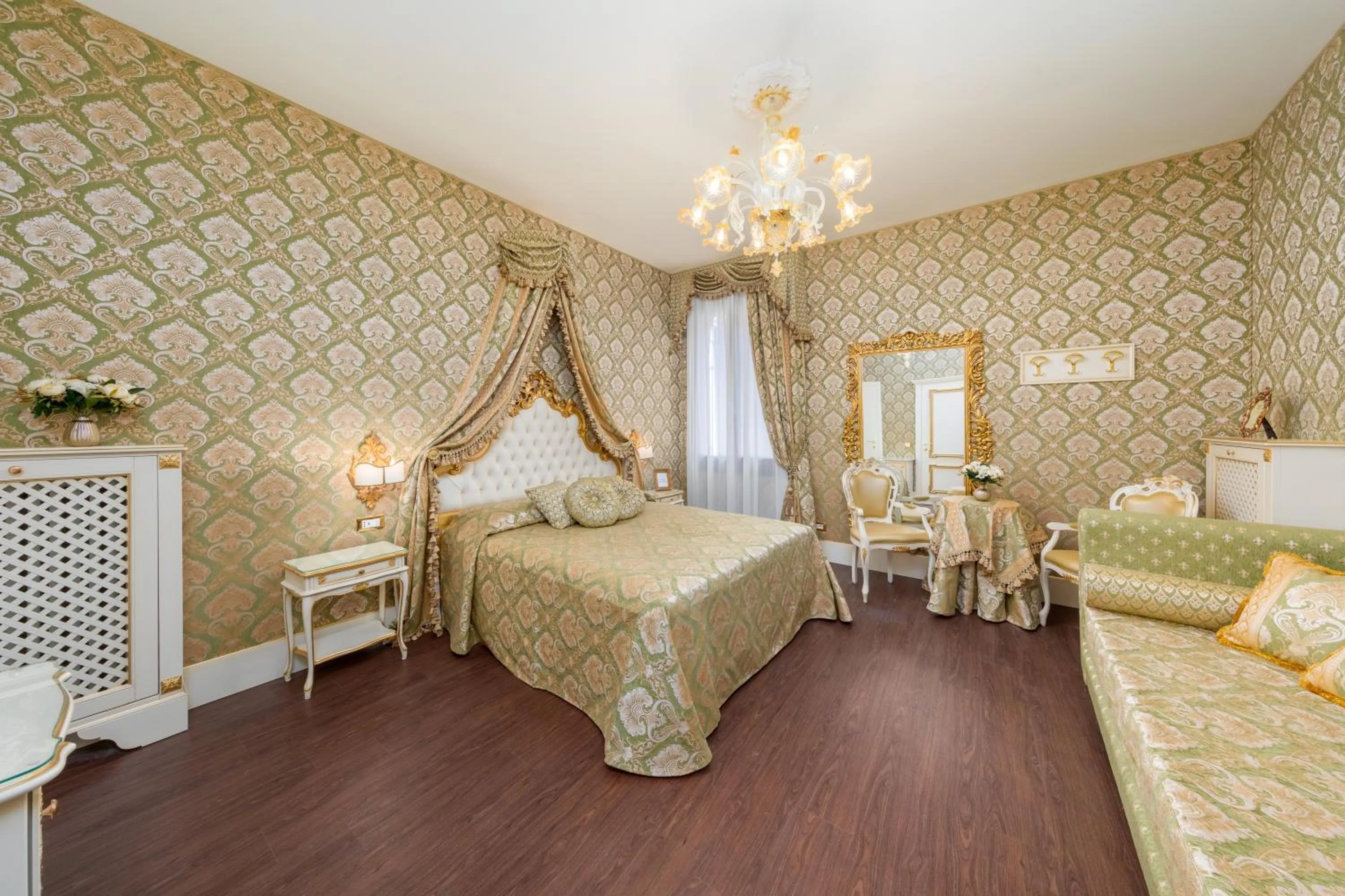 Photo of the whole room, Bed in La Veneziana Boutique Rooms