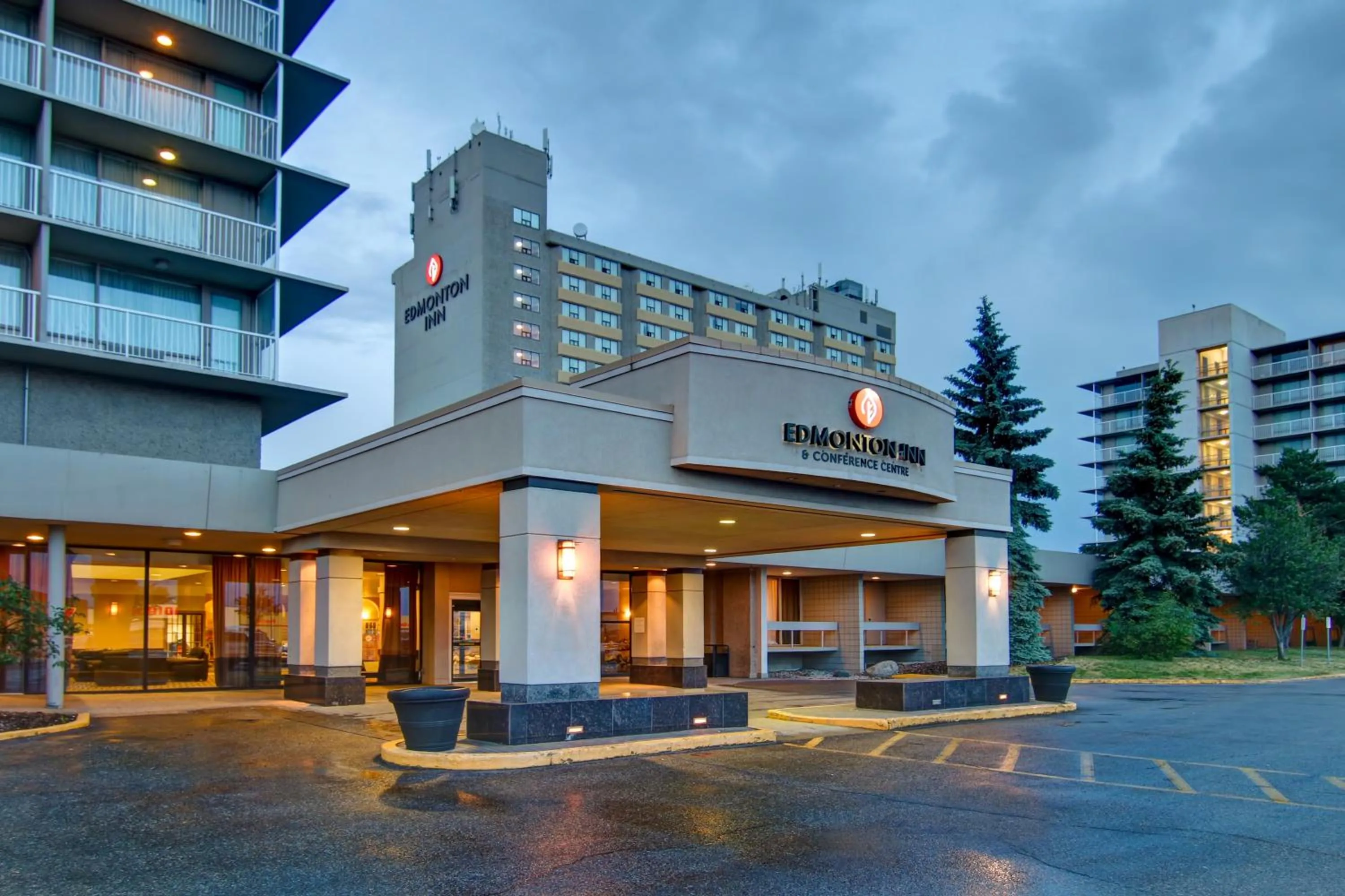 Property building in Edmonton Inn and Conference Centre