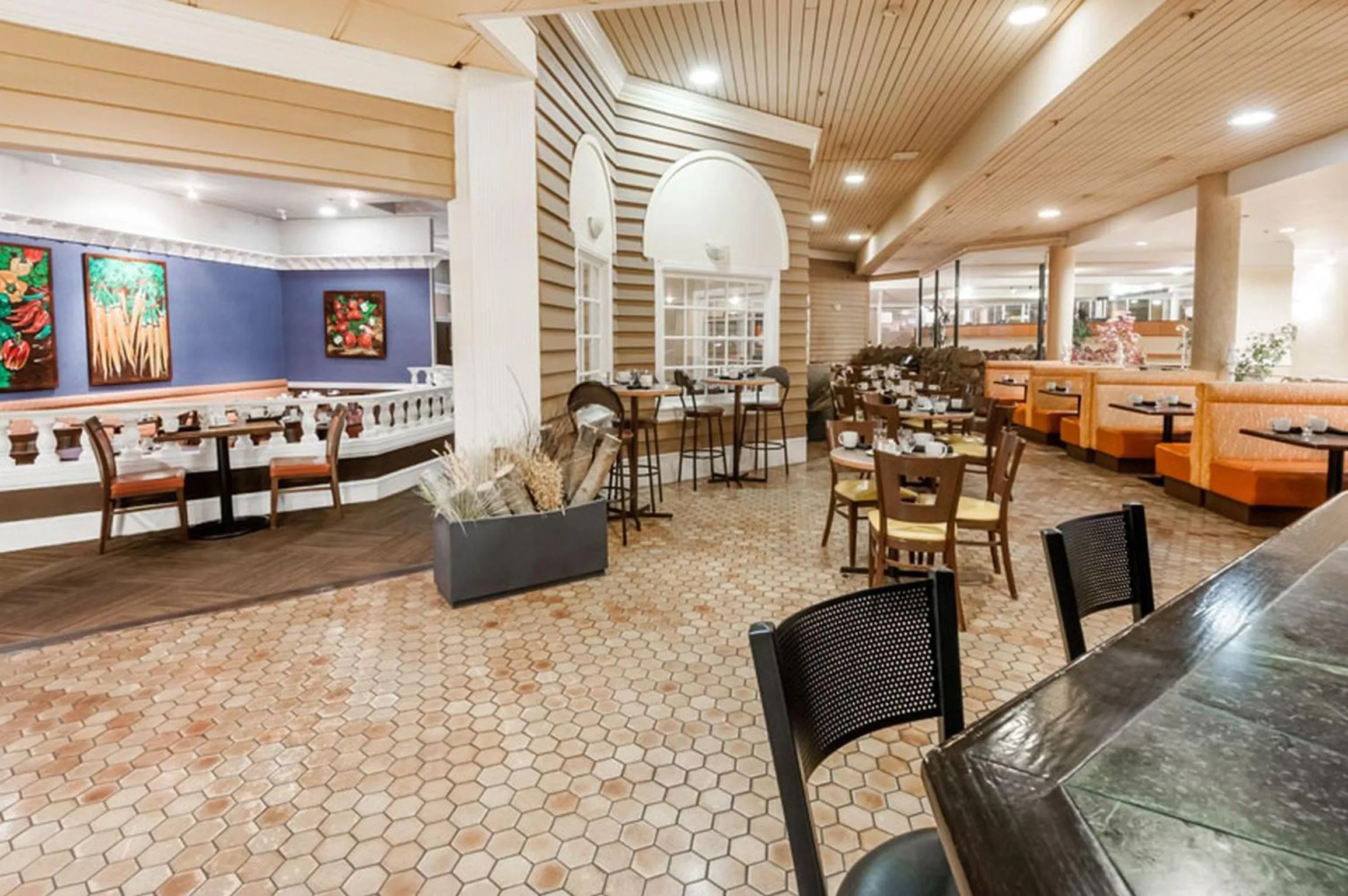 Restaurant/places to eat in Edmonton Inn and Conference Centre