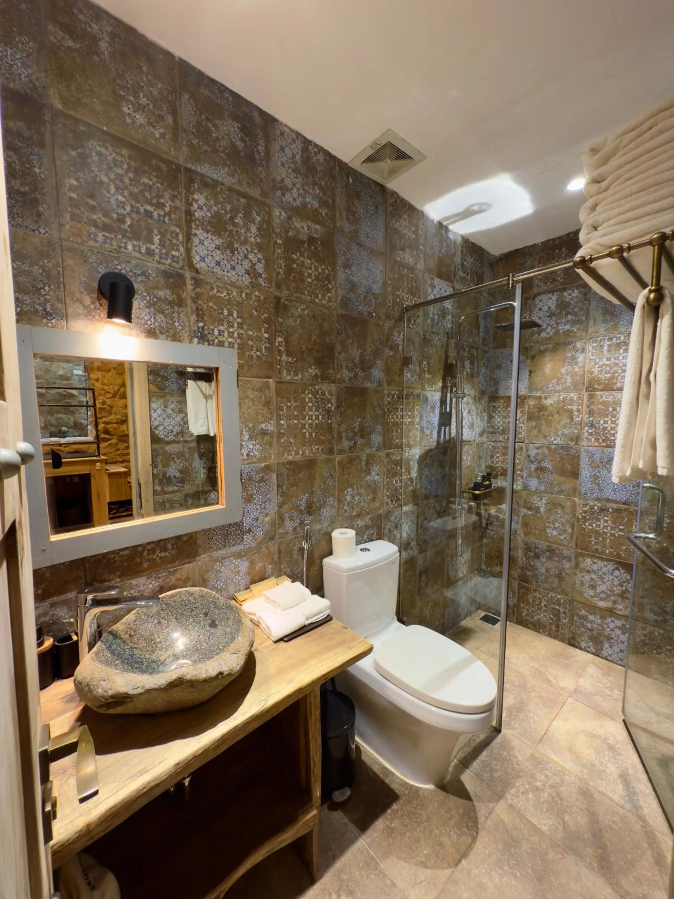 Shower in AMAYA HOME - Lodge, Spa & Restaurant
