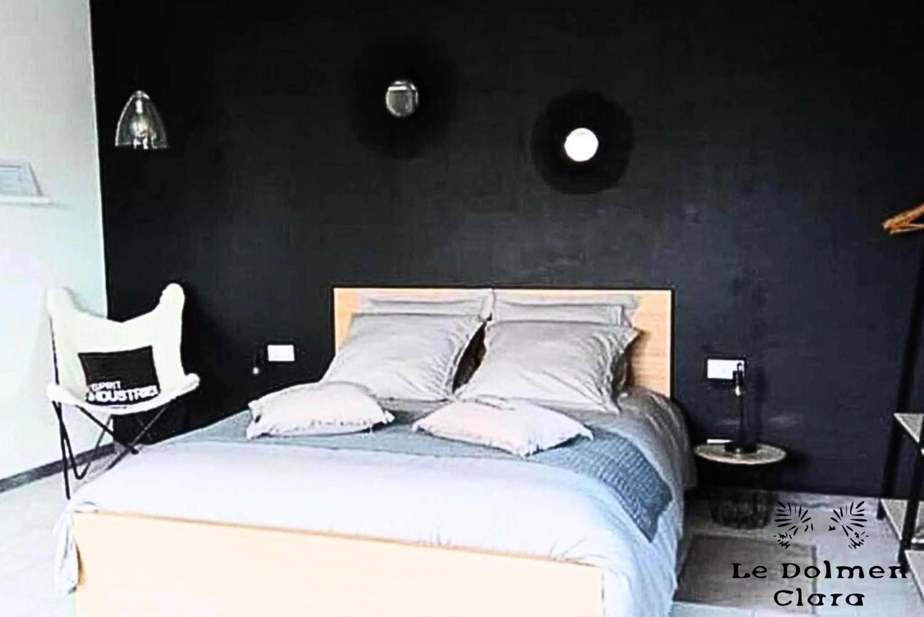 Photo of the whole room, Bed in La Casa du Dolmen Clara, balnéo privée, entre terre et mer