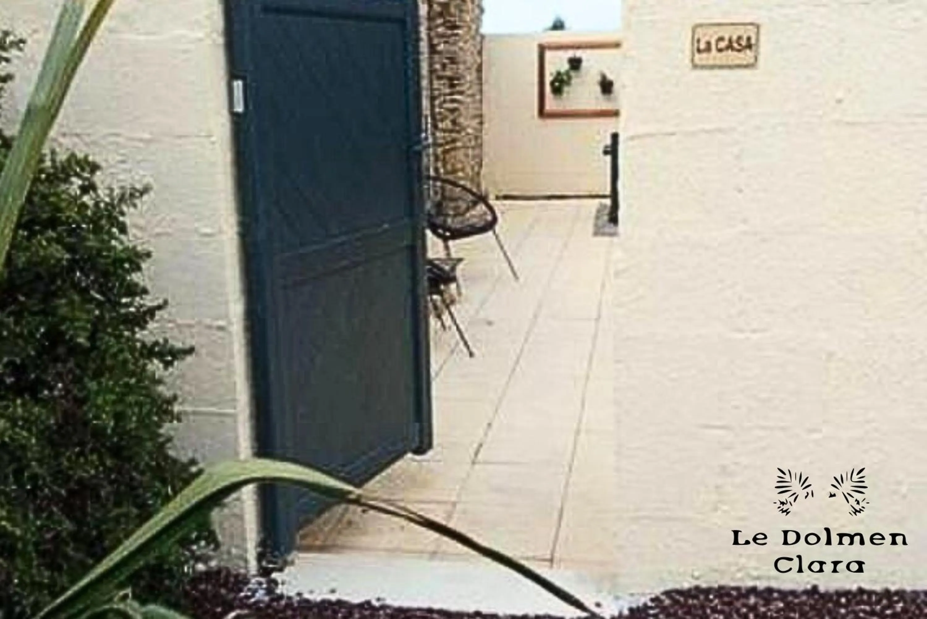 Facade/entrance in La Casa du Dolmen Clara, balnéo privée, entre terre et mer