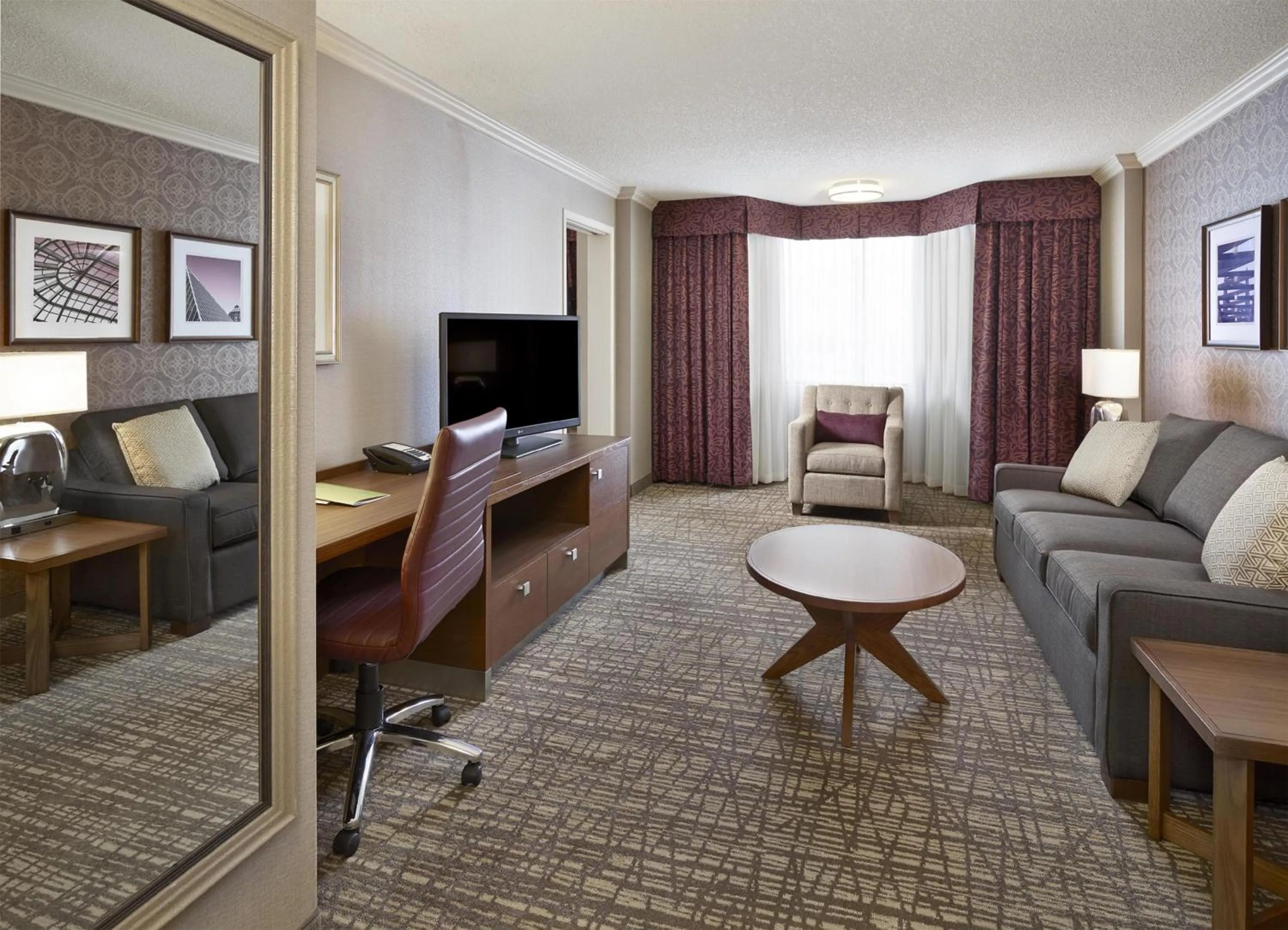 Living room in DoubleTree by Hilton West Edmonton