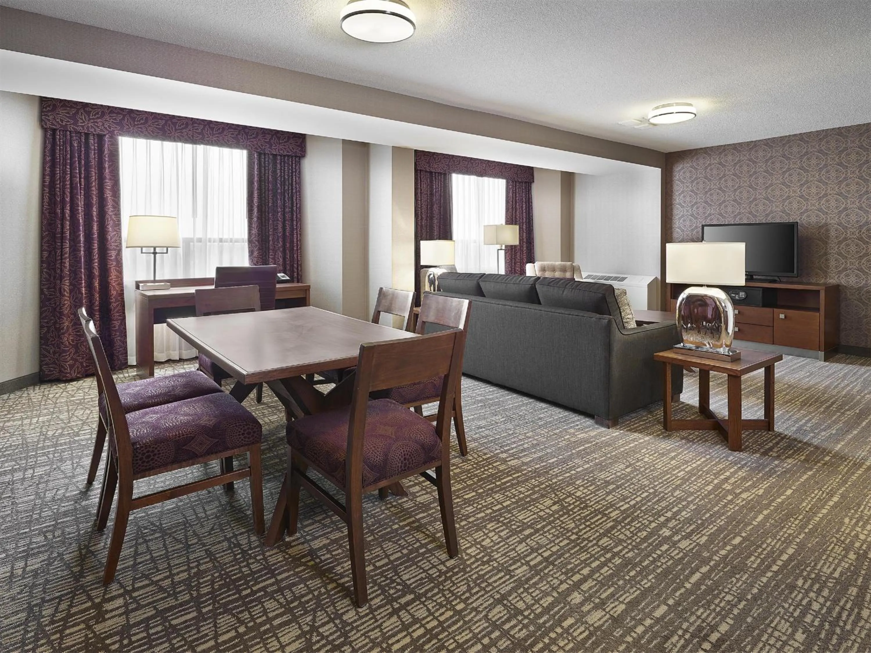 Living room in DoubleTree by Hilton West Edmonton