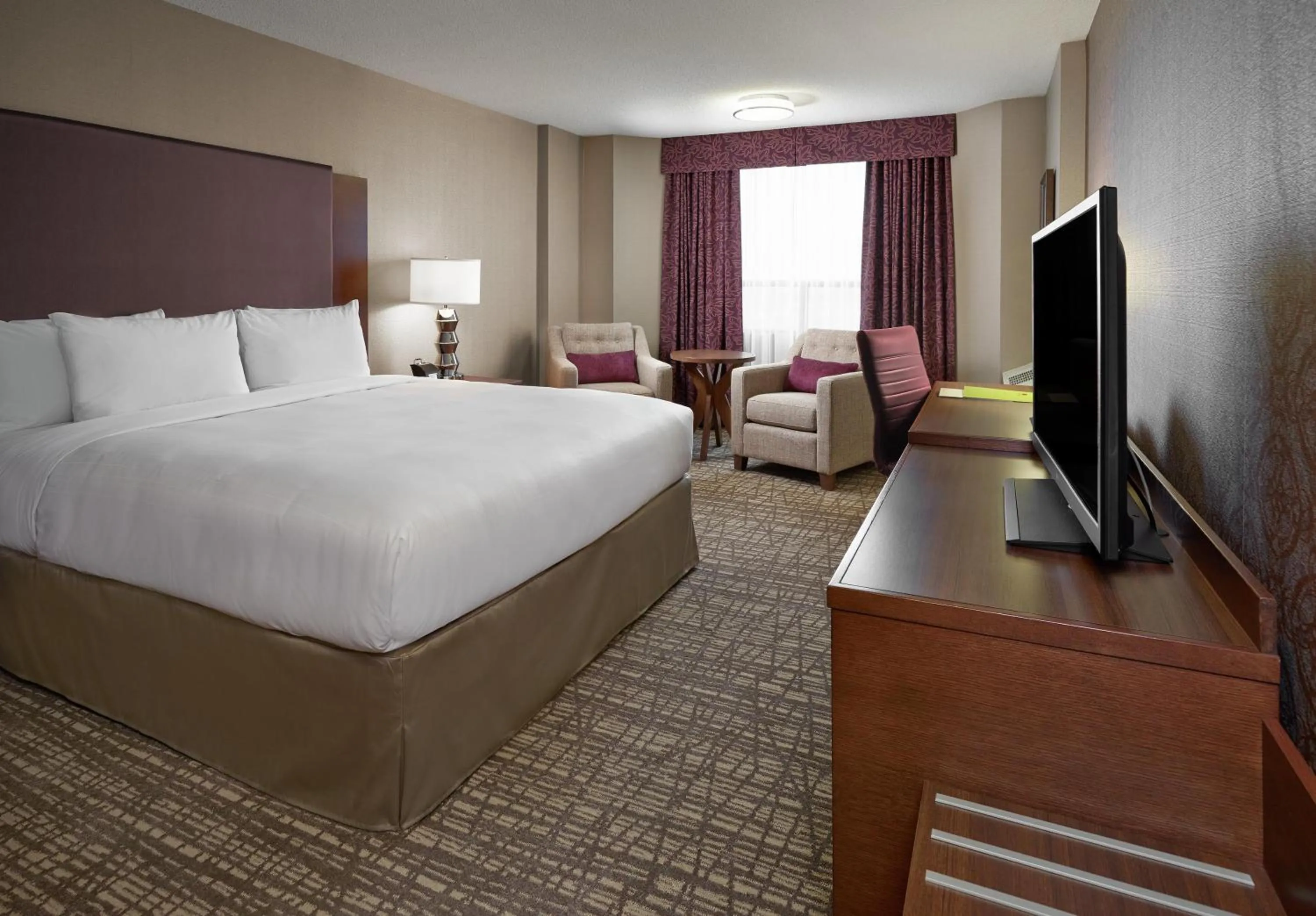 Bed in DoubleTree by Hilton West Edmonton