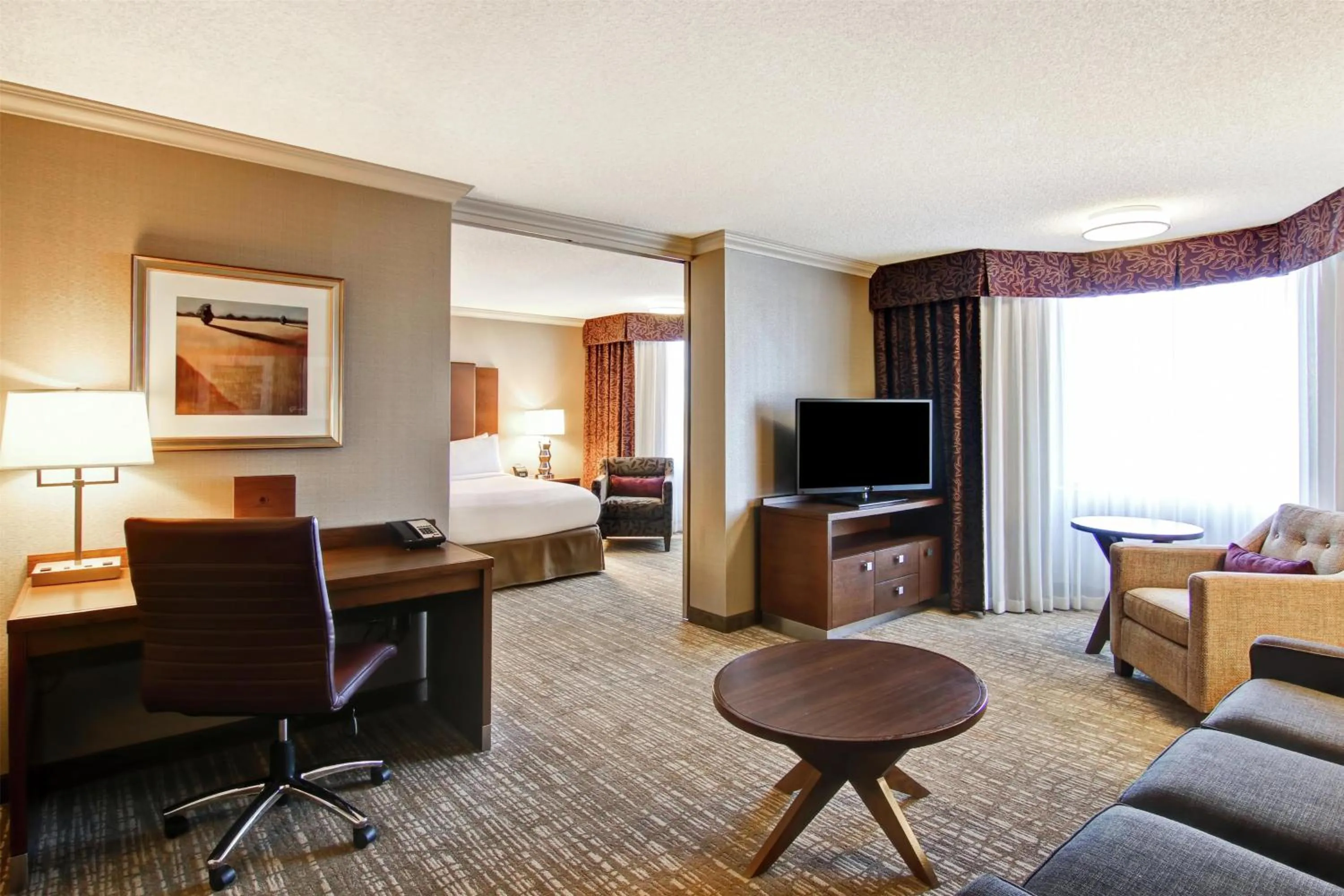 Living room in DoubleTree by Hilton West Edmonton