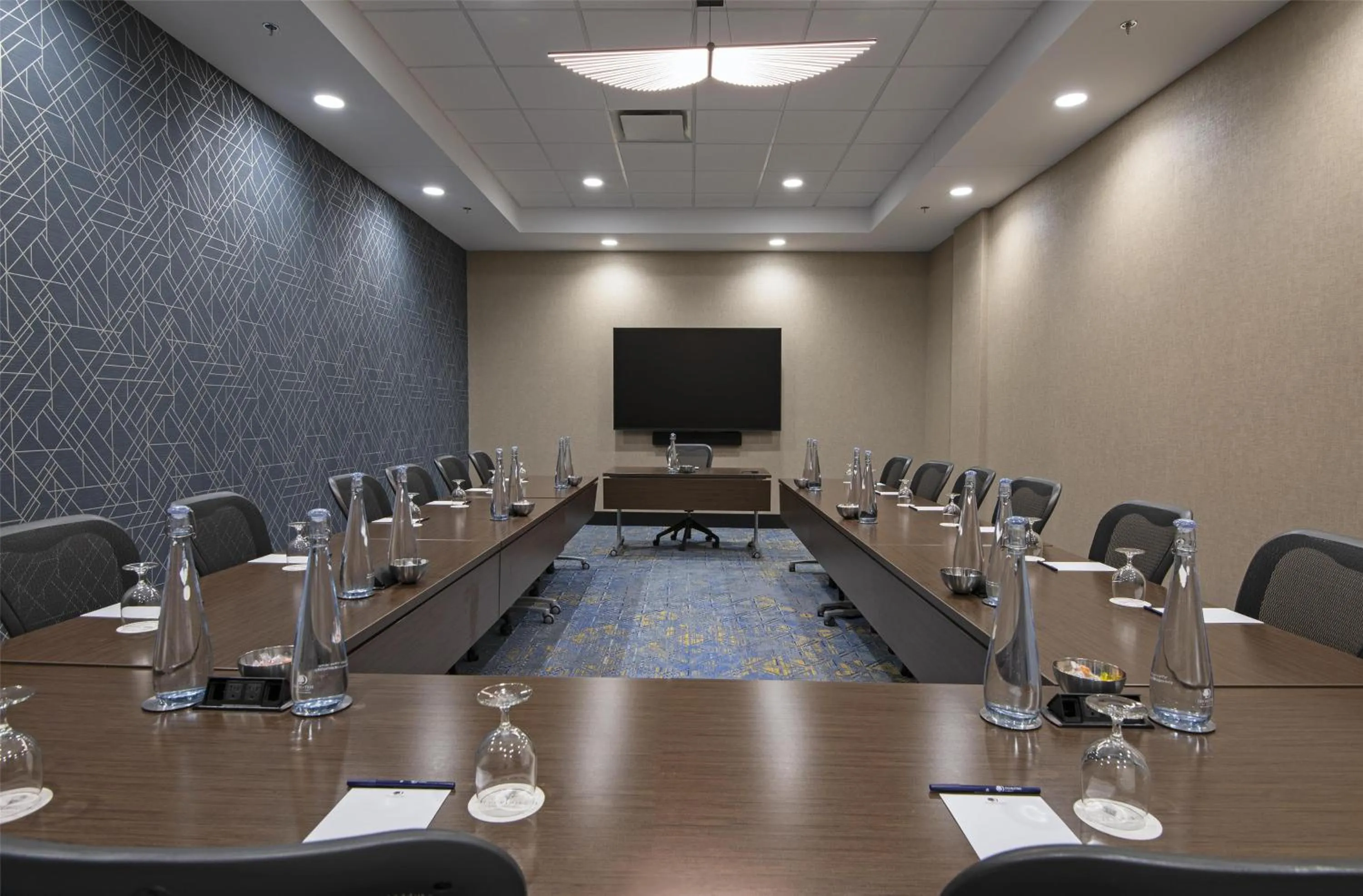 Meeting/conference room in DoubleTree by Hilton West Edmonton