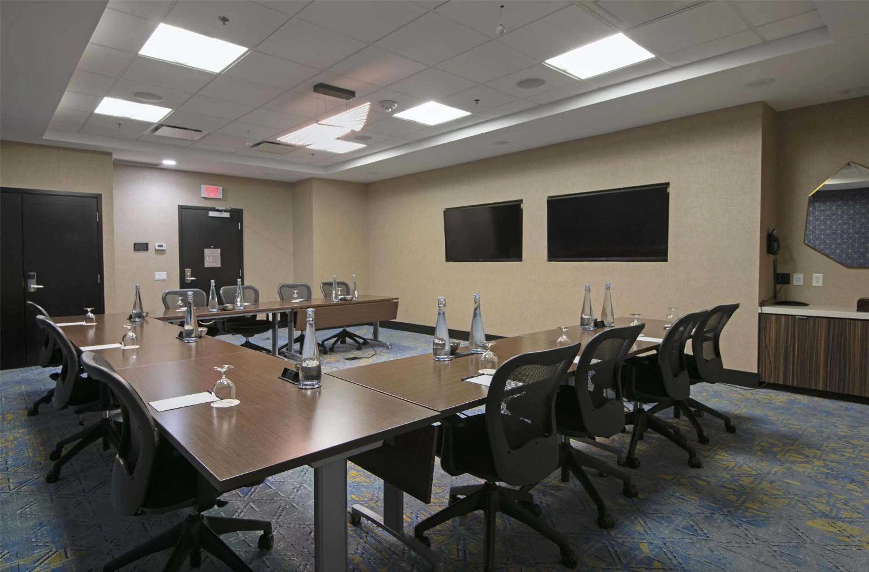 Meeting/conference room in DoubleTree by Hilton West Edmonton