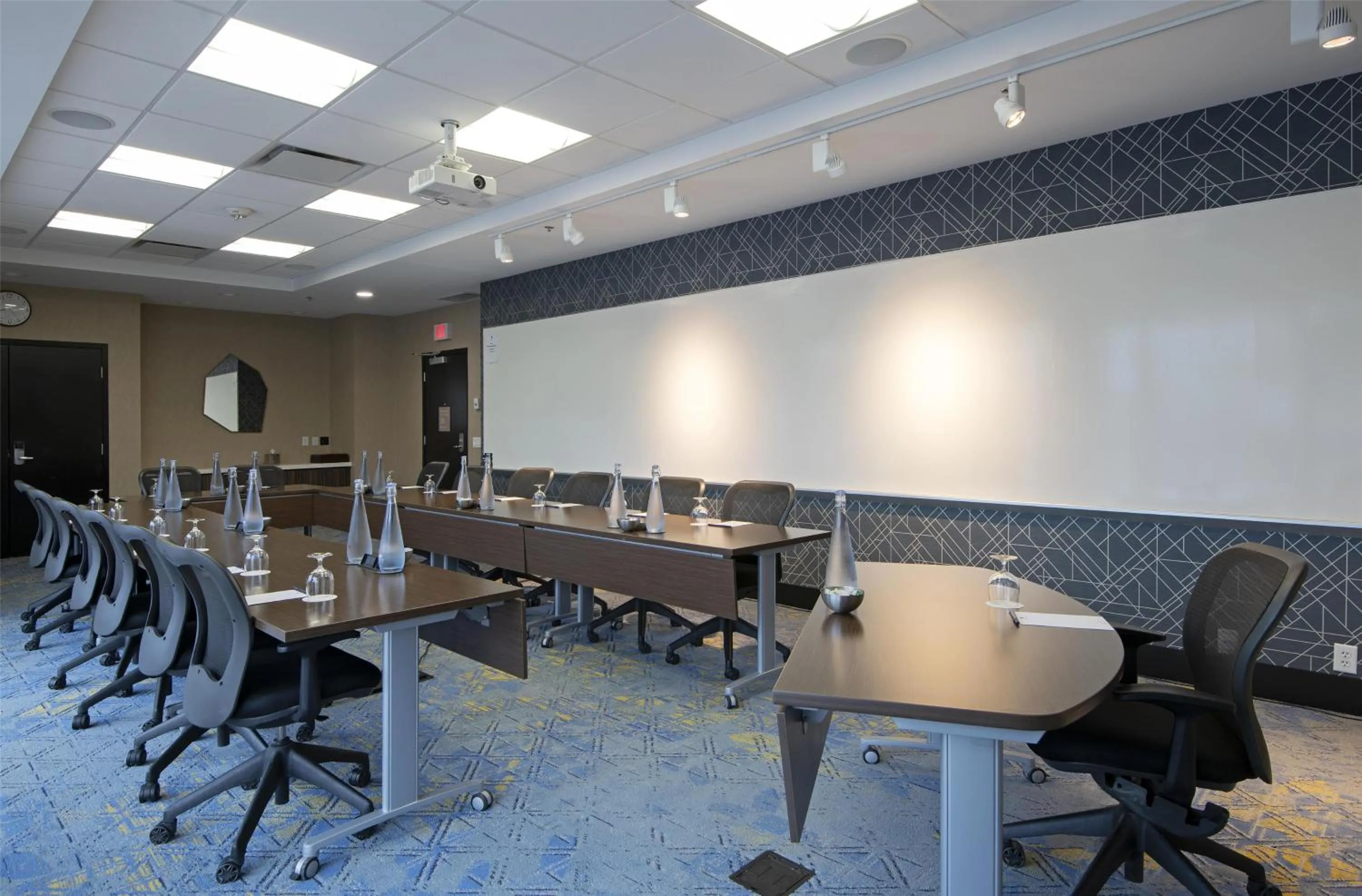 Meeting/conference room in DoubleTree by Hilton West Edmonton