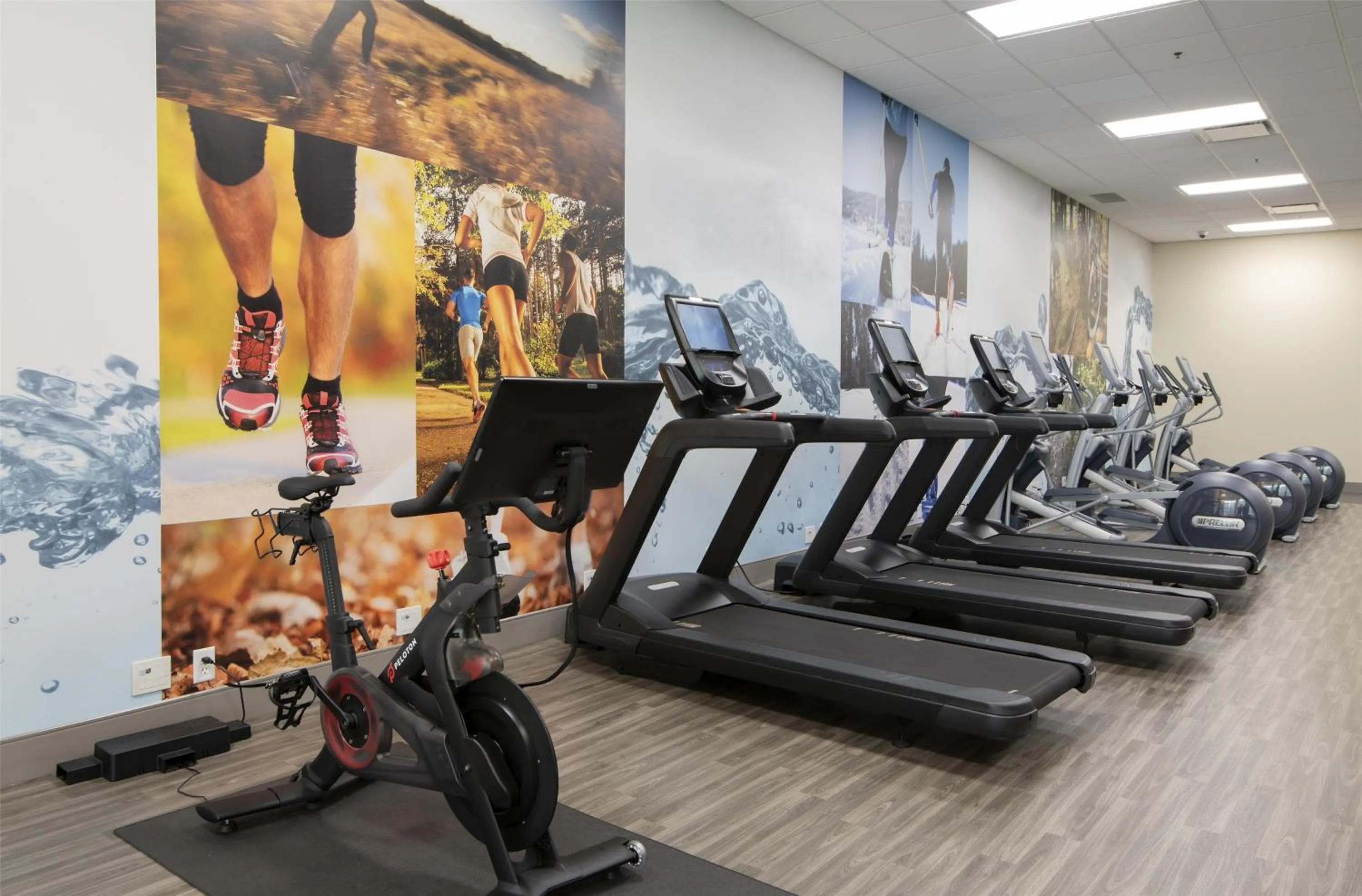 Fitness centre/facilities in DoubleTree by Hilton West Edmonton