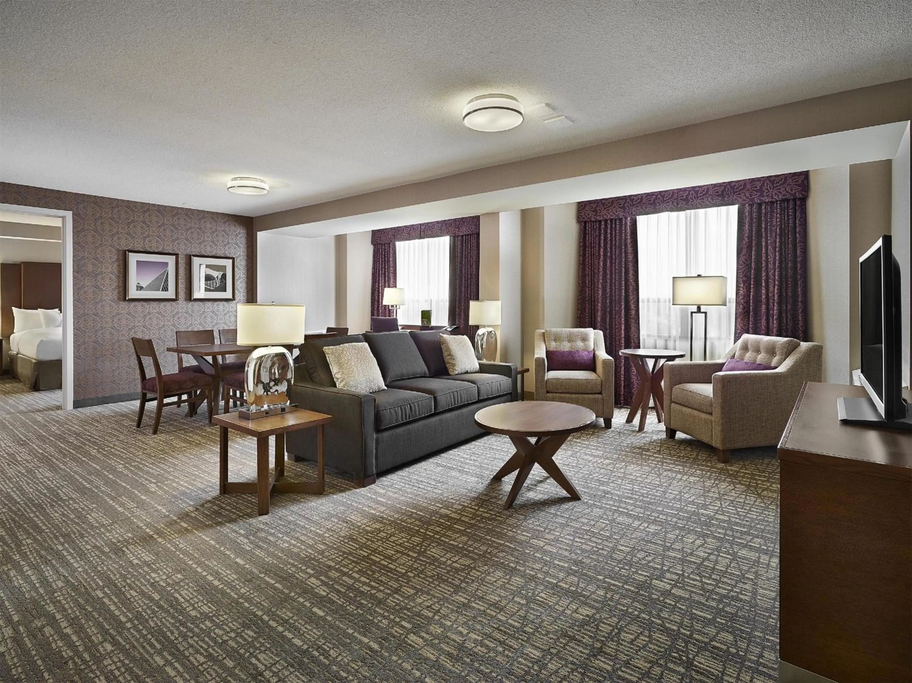 Living room in DoubleTree by Hilton West Edmonton