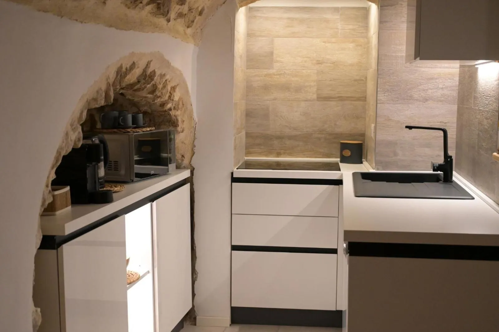 Kitchen or kitchenette in Pietrabianca Santa Maria Apartments
