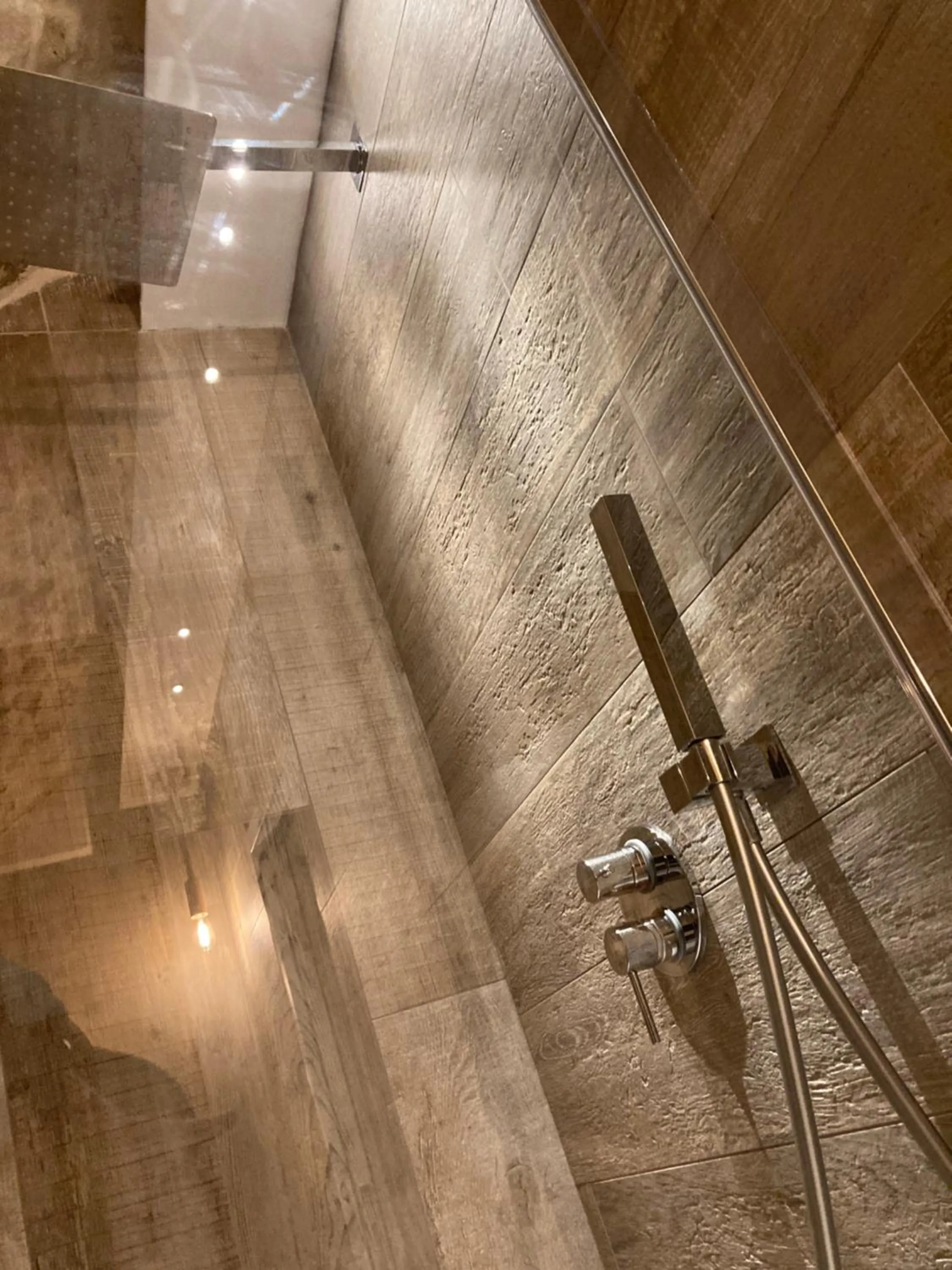 Shower in Pietrabianca Santa Maria Apartments