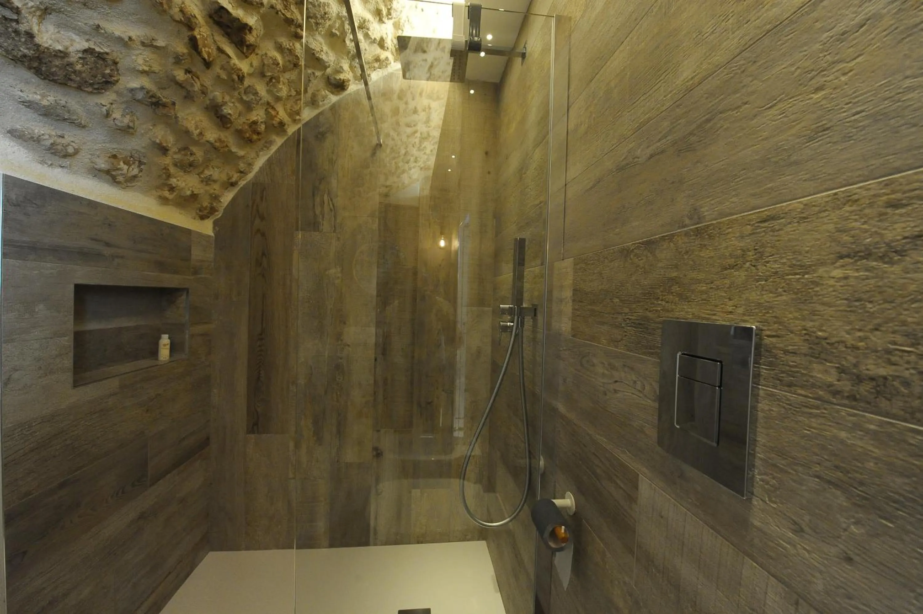 Shower in Pietrabianca Santa Maria Apartments