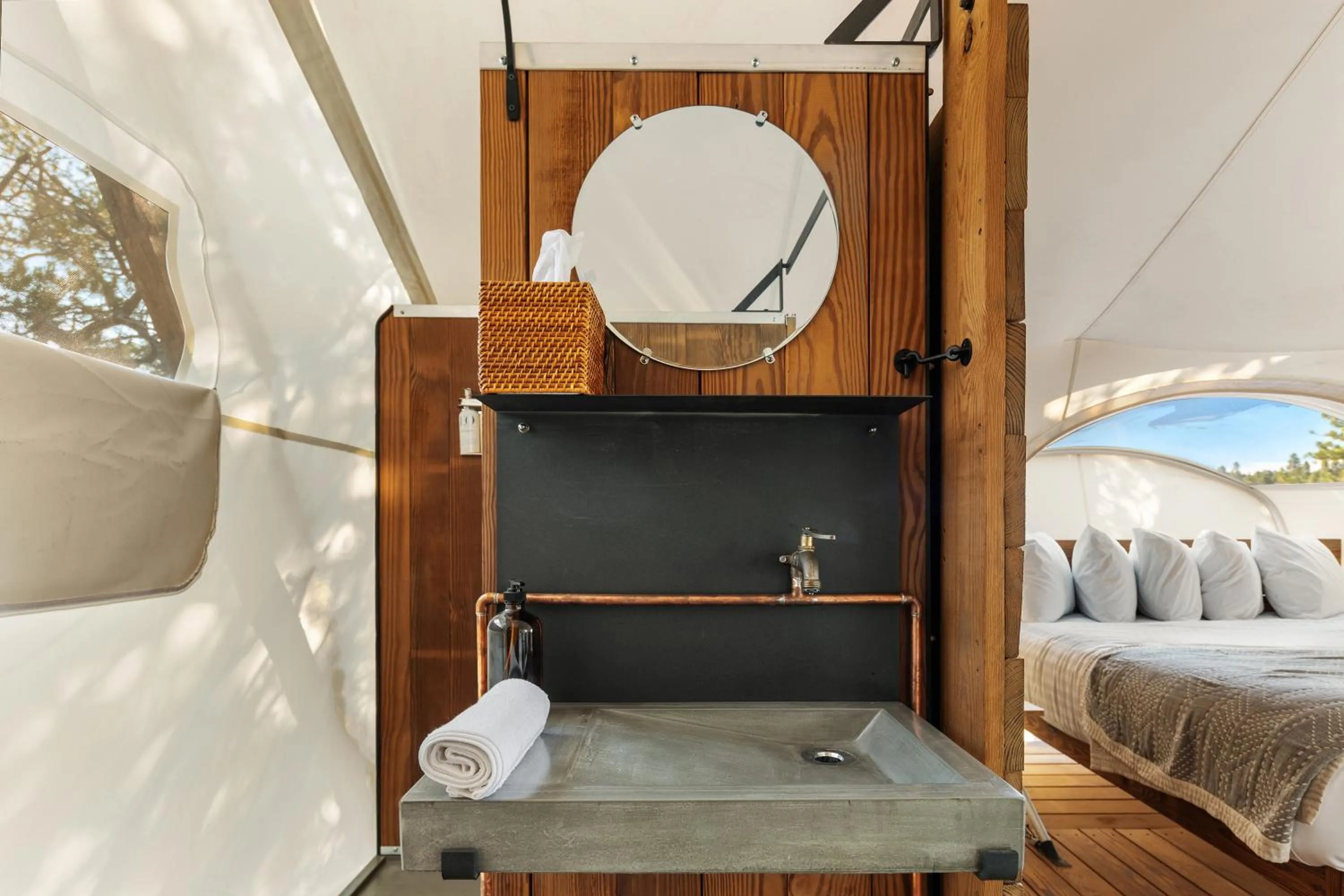 Bathroom, Bed in Under Canvas Bryce Canyon