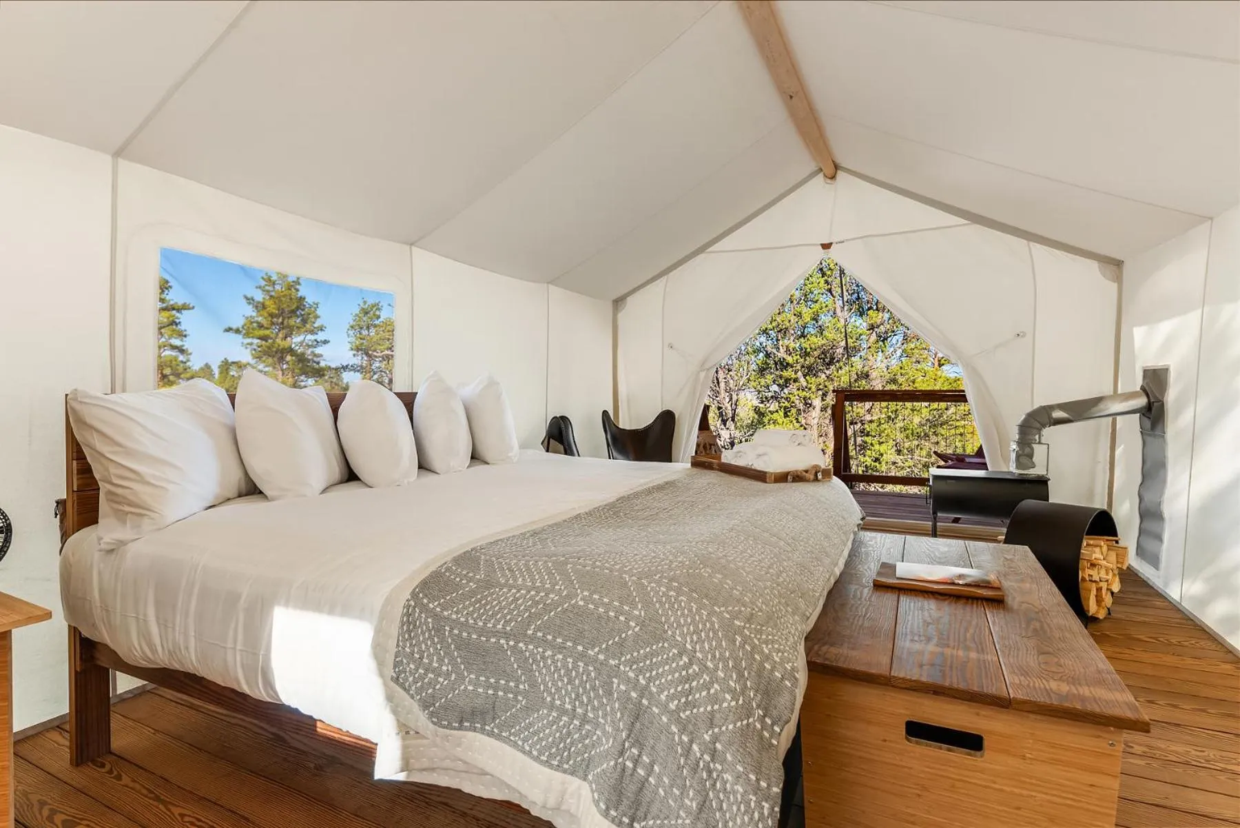 Bed in Under Canvas Bryce Canyon