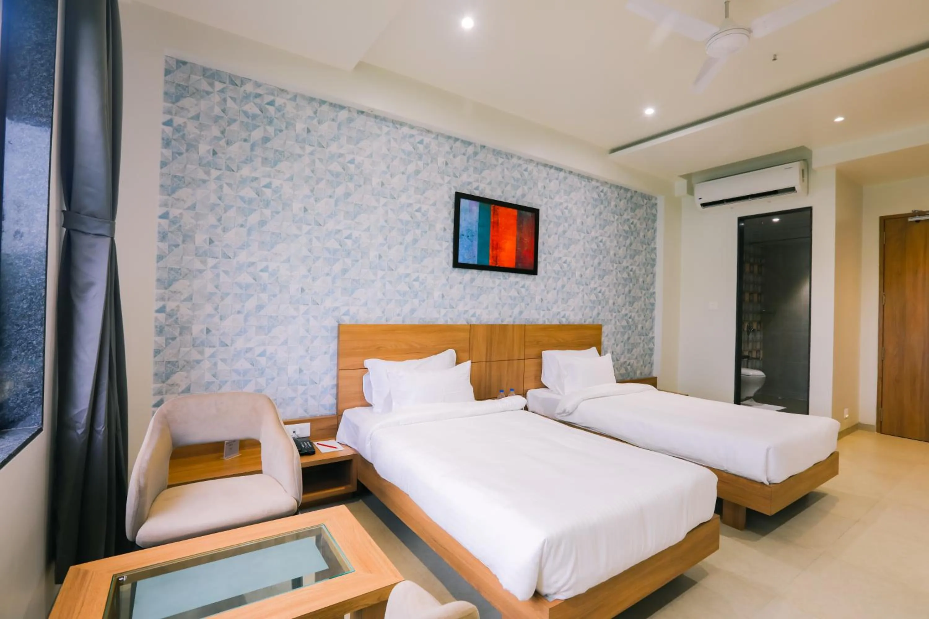 Photo of the whole room, Bed in Enrise by Sayaji, Khed Shivapur Pune