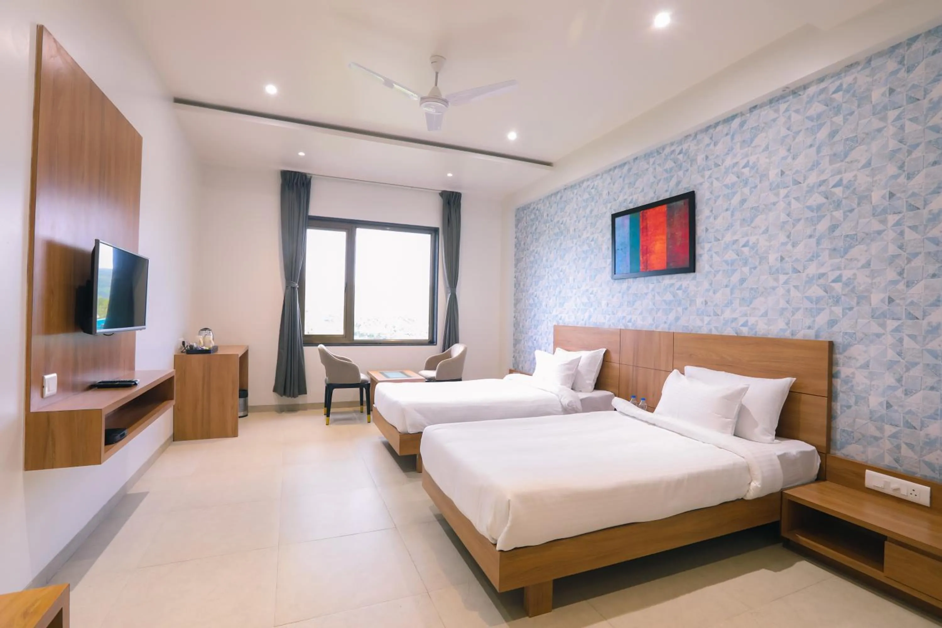 room service, Bed in Enrise by Sayaji, Khed Shivapur Pune