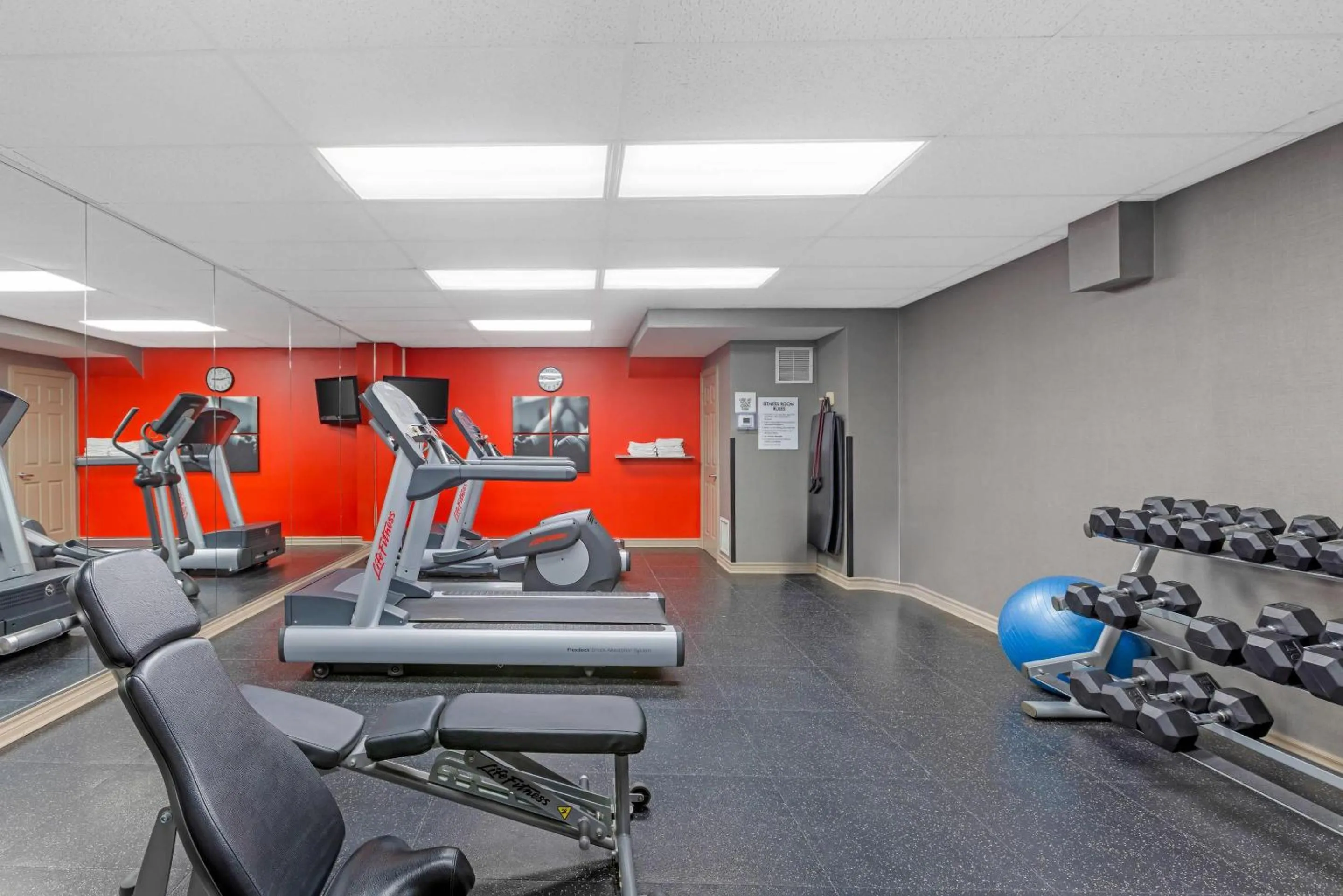 Fitness centre/facilities in Quality Inn & Suites