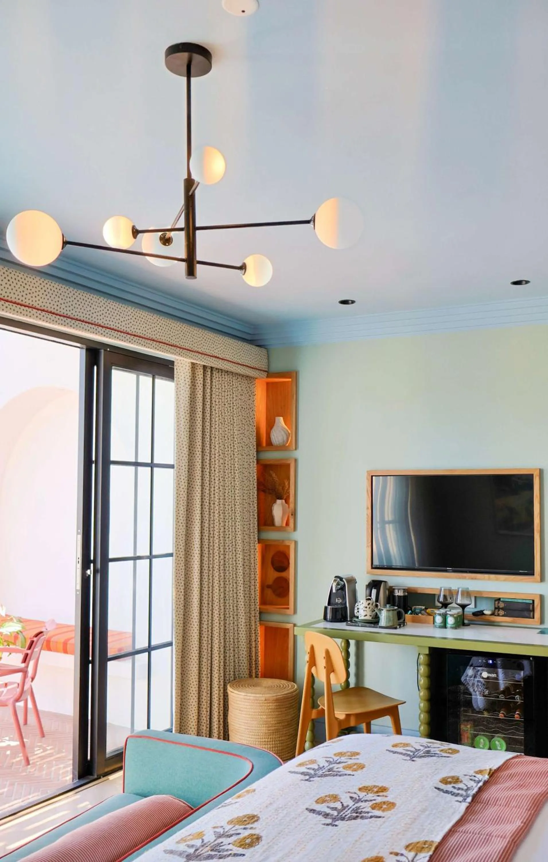 TV and multimedia, Bed in Royal Boutique Hotel