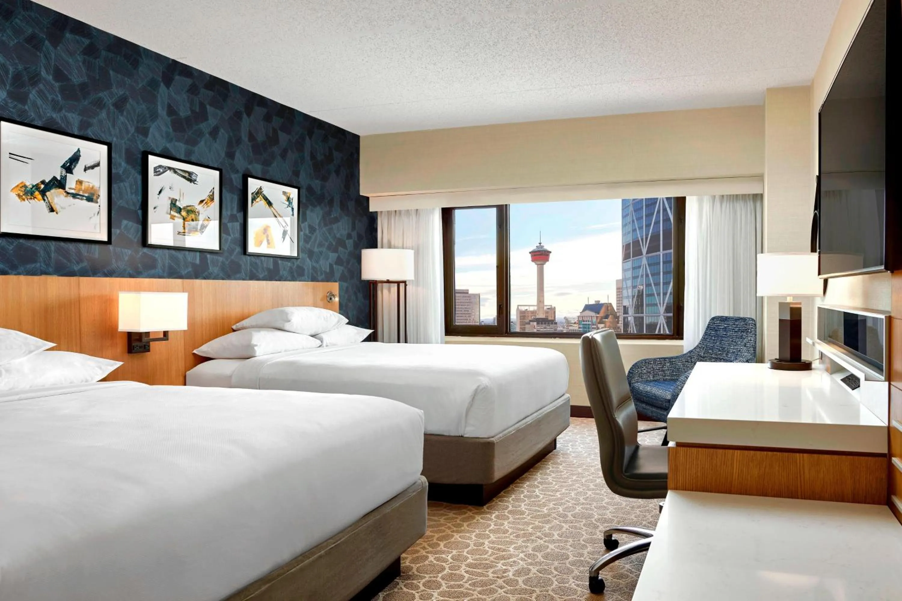 Photo of the whole room, Bed in Delta Hotels by Marriott Calgary Downtown