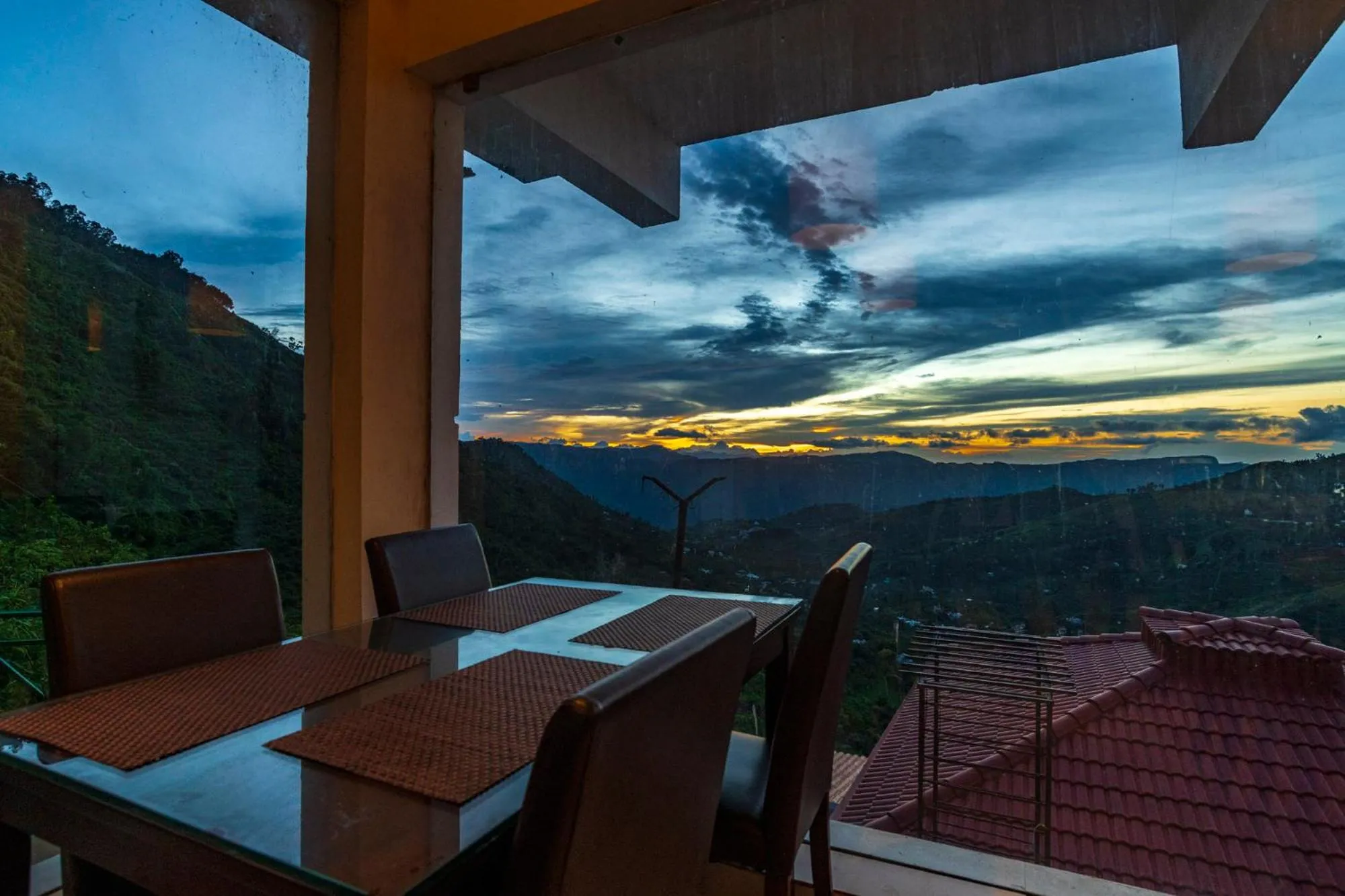 Restaurant/places to eat in Warmth Hill Crest