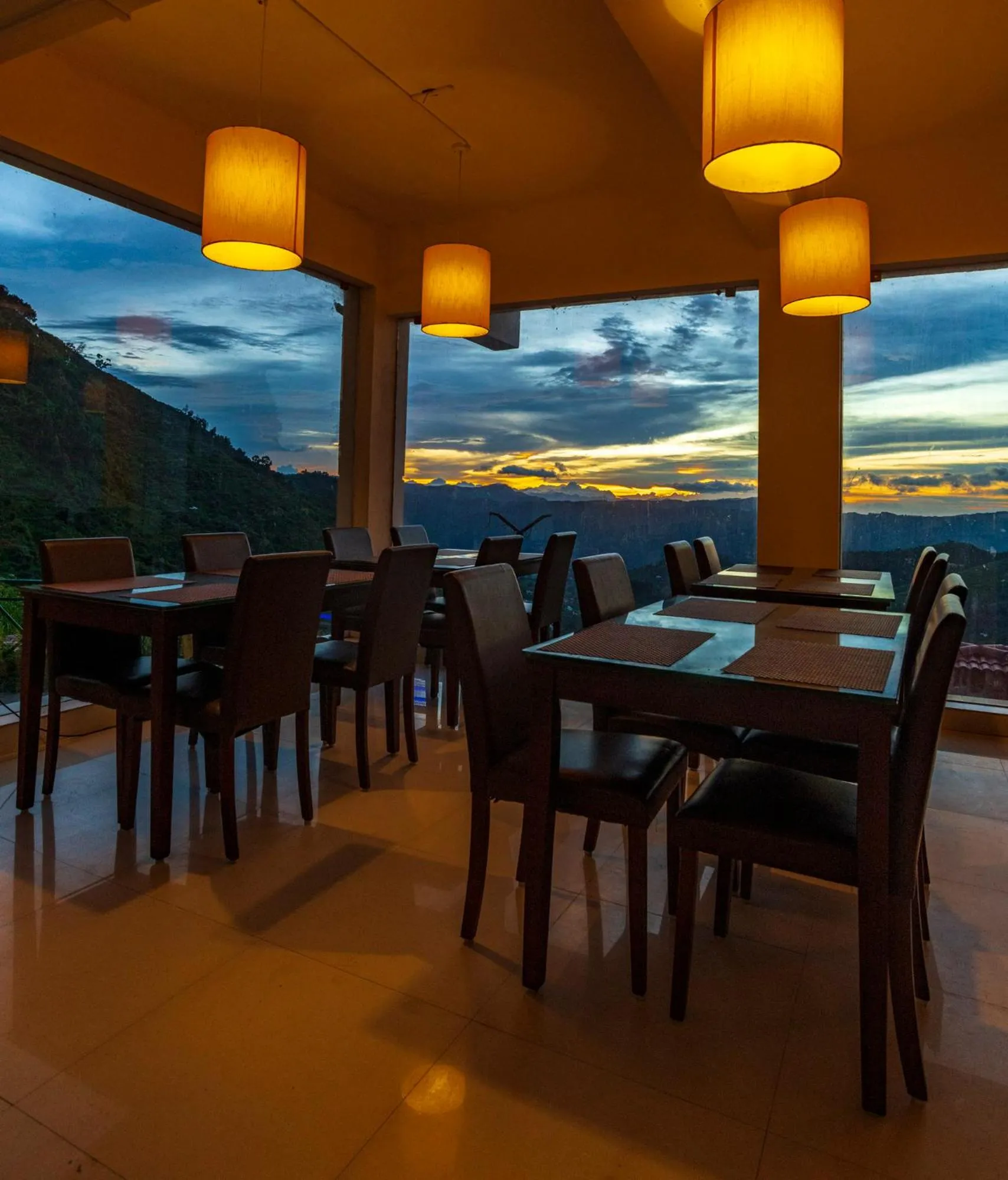 Restaurant/places to eat in Warmth Hill Crest