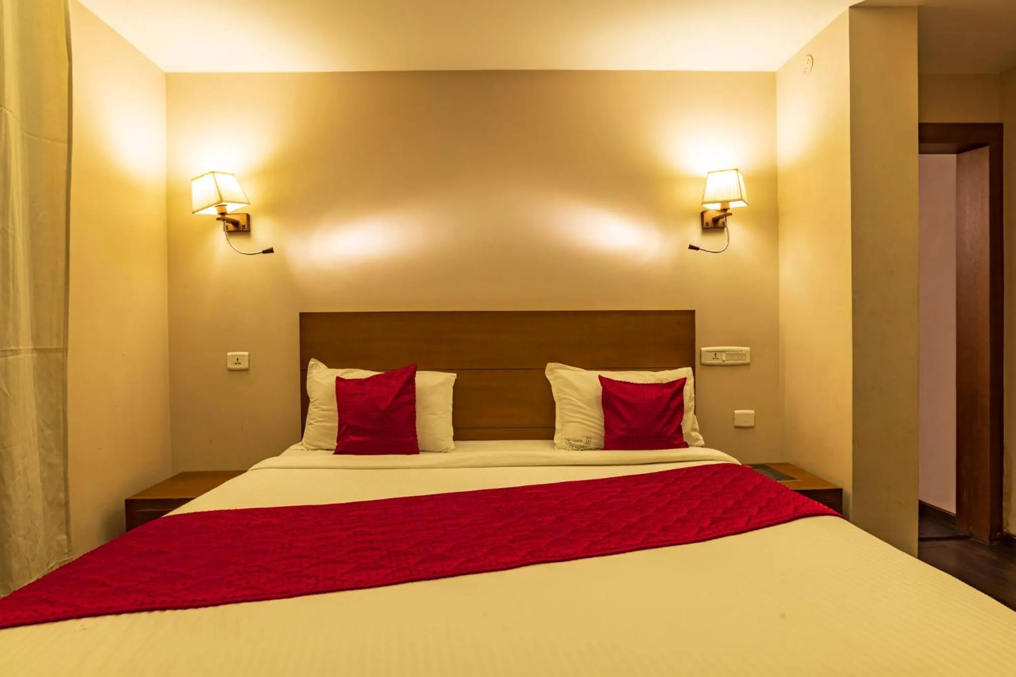 Photo of the whole room, Bed in Warmth Hill Crest