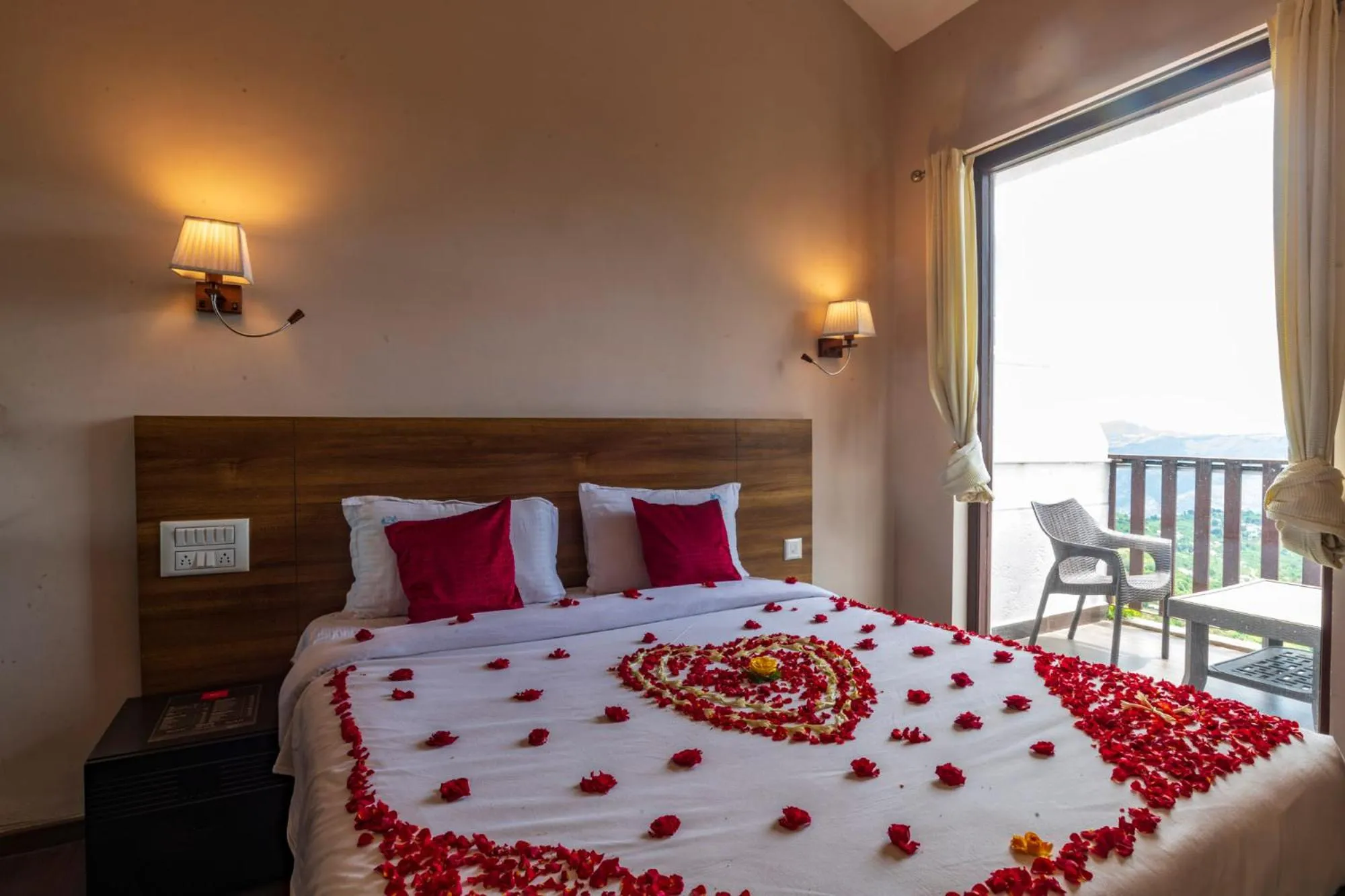 Balcony/Terrace, Bed in Warmth Hill Crest