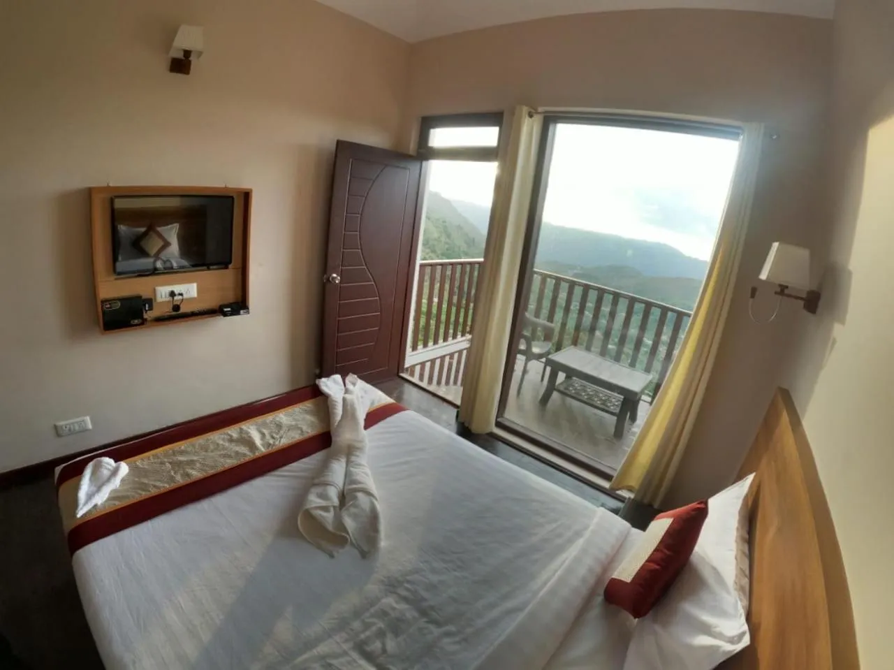 Bedroom, Bed in Warmth Hill Crest